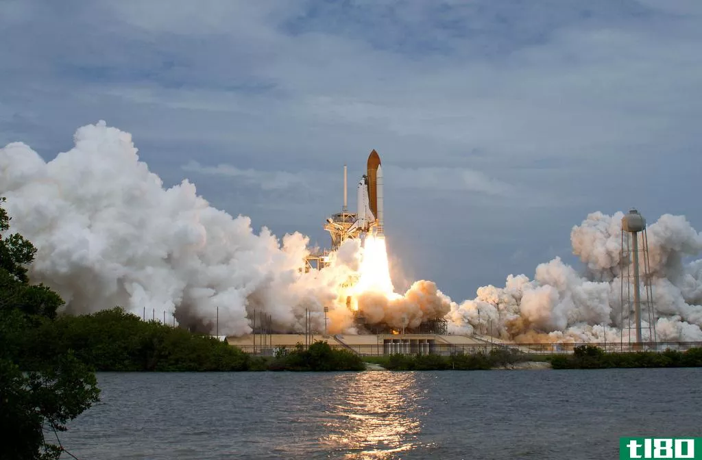 spacex的可重复使用火箭将使太空更便宜-但要多少钱？