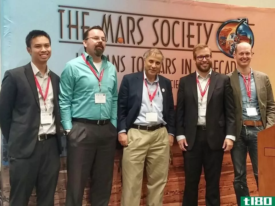 火星一号辩论麻省理工学院：首席执行官巴斯·兰斯多普仍然没有到达火星的计划