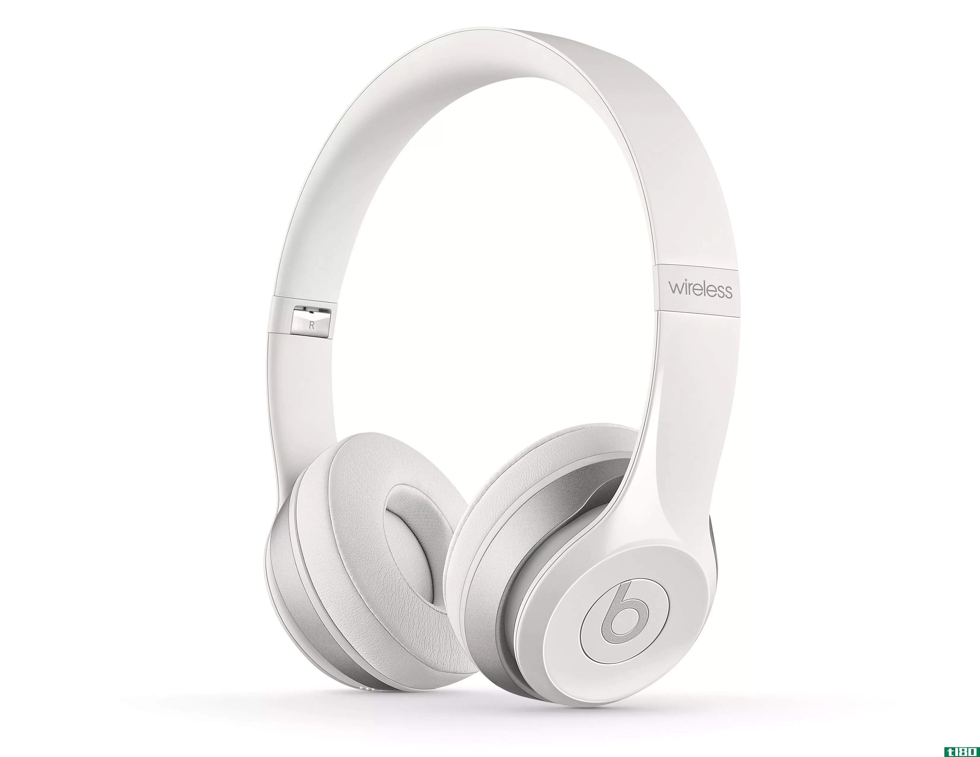 苹果公司正在向购买mac电脑的学生赠送beats solo2耳机