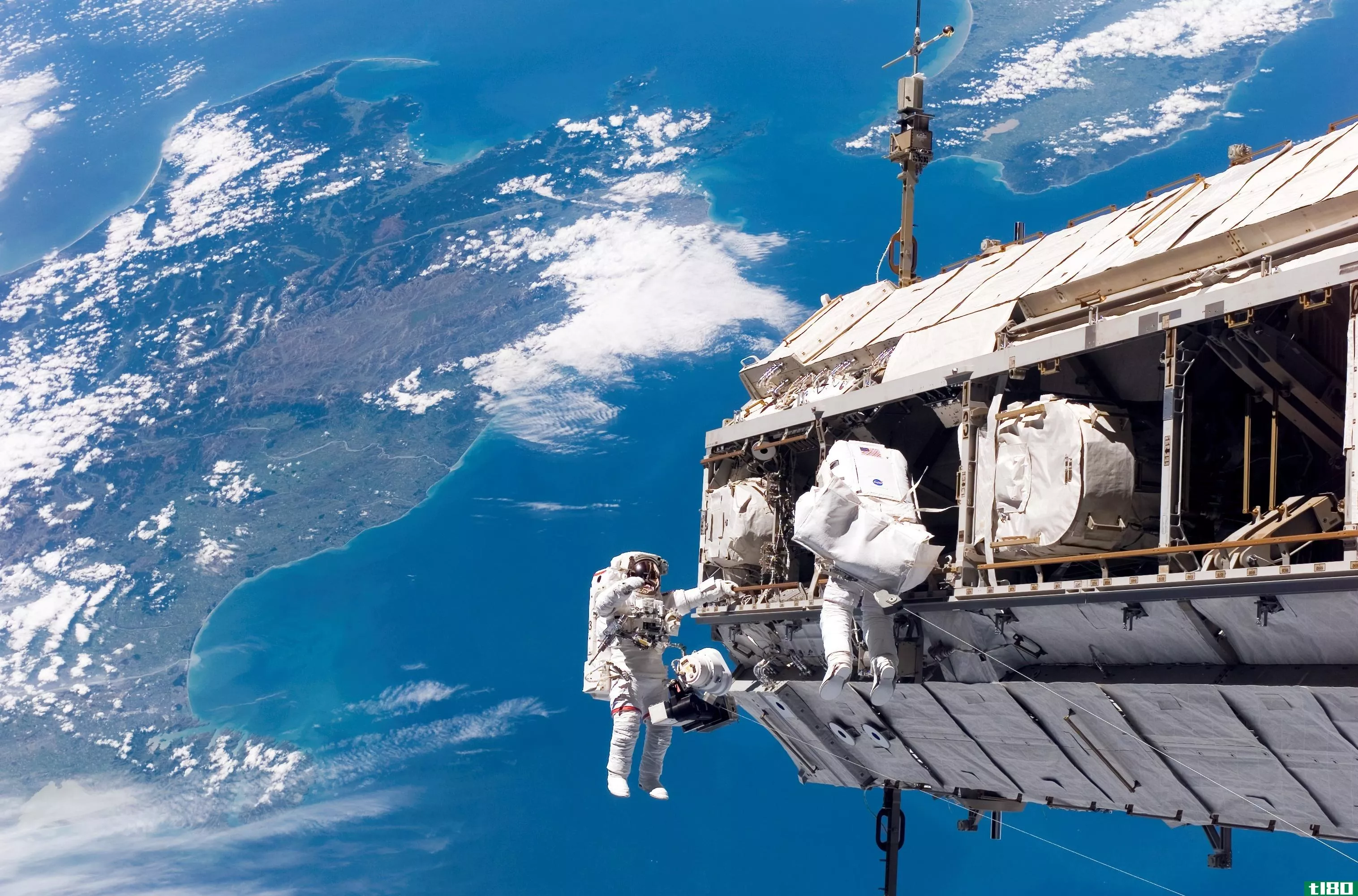 两名美国宇航局宇航员下周将进行一次计划外的太空行走