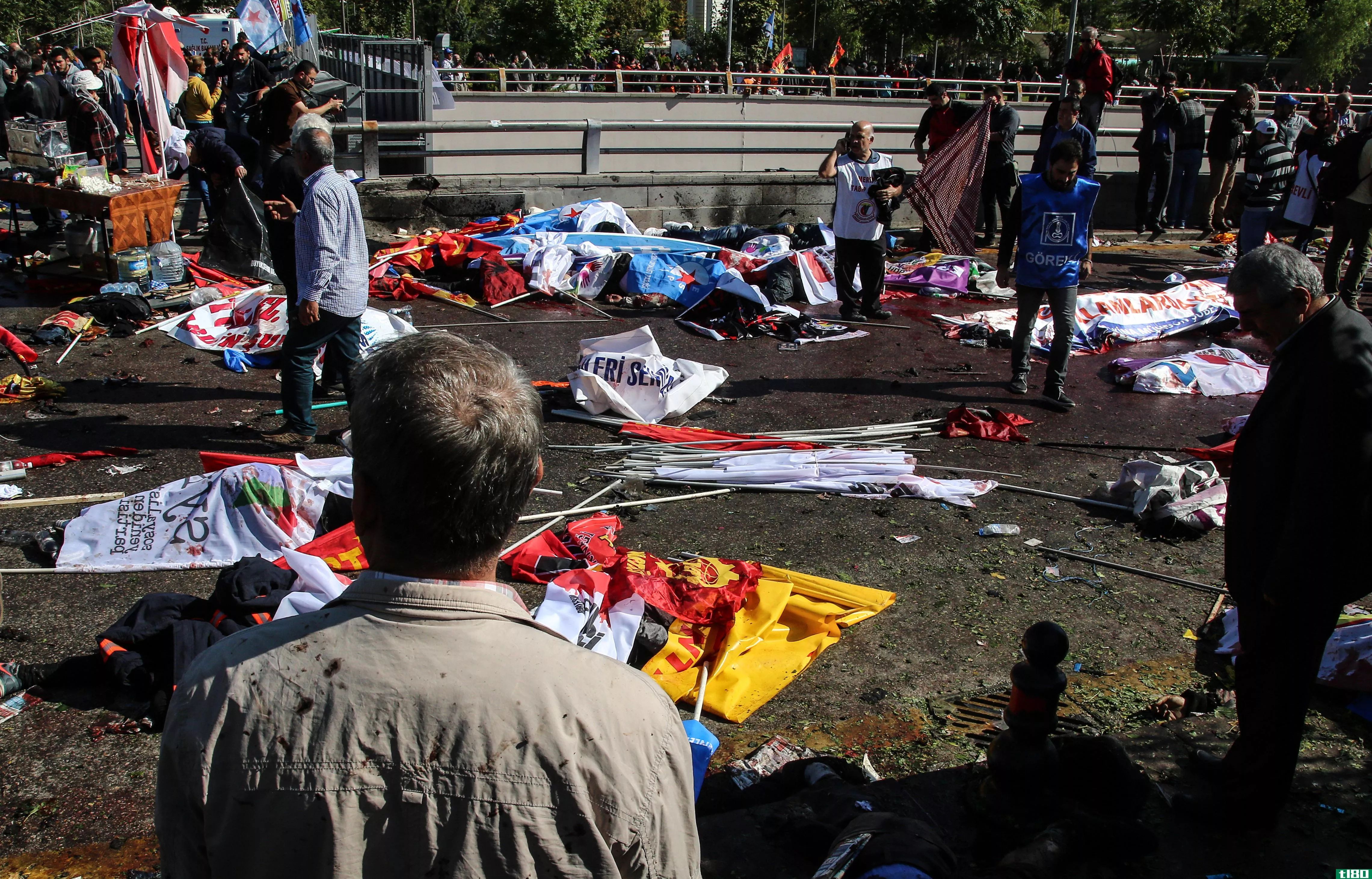 据报道，致命的自杀式炸弹袭击后，土耳其下令临时禁止媒体进入