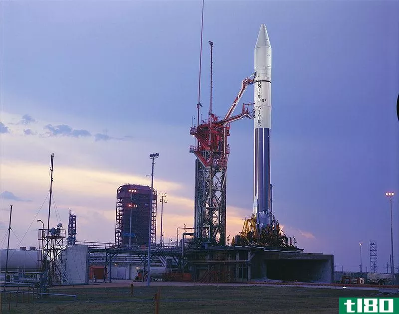 蓝色起源宣布佛罗里达州的设施，它将建立和发射火箭