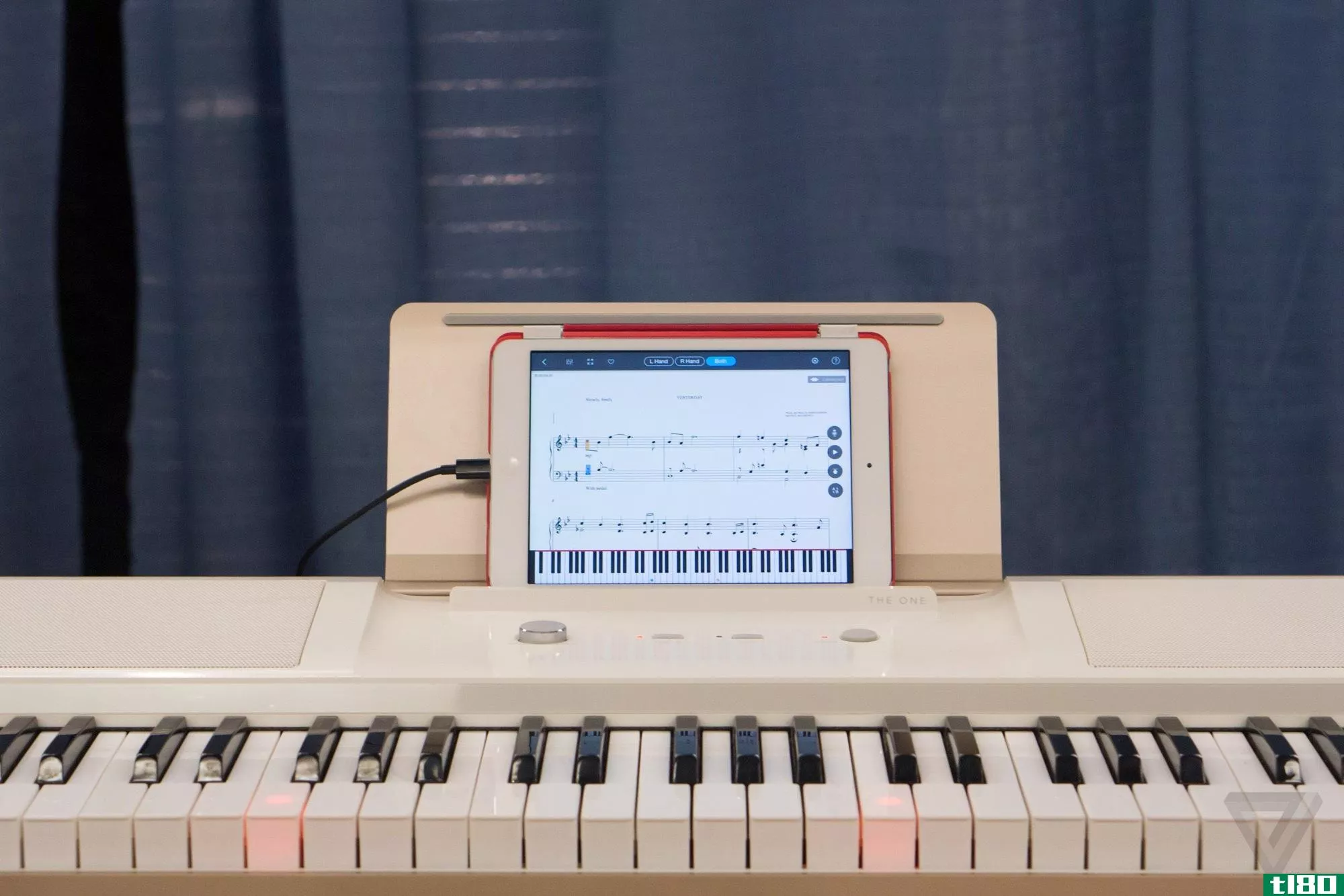 一架智能钢琴教你用ipad弹钢琴