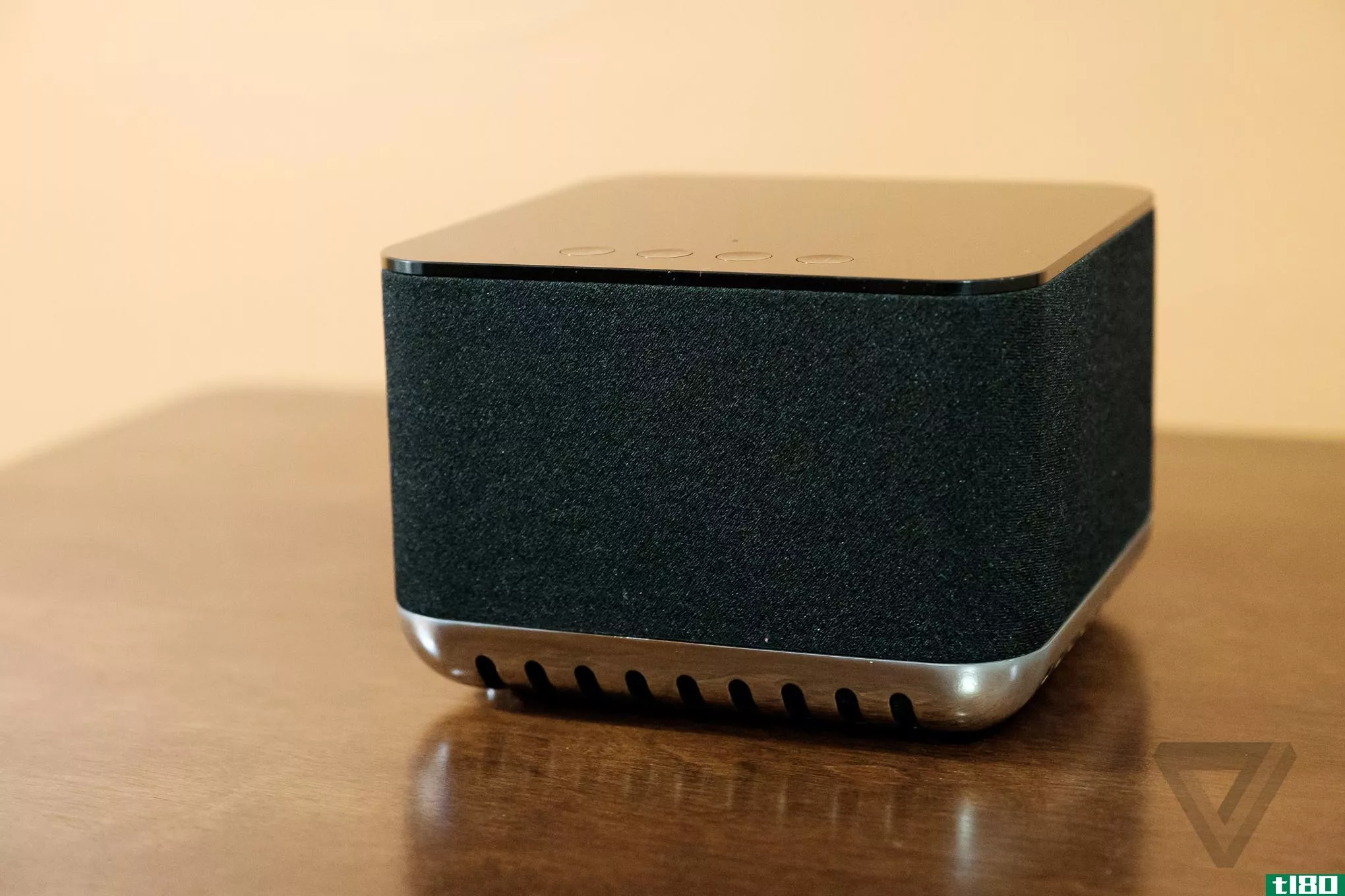 这个小小的蓝牙扬声器能代替你家里的立体声音响吗？
