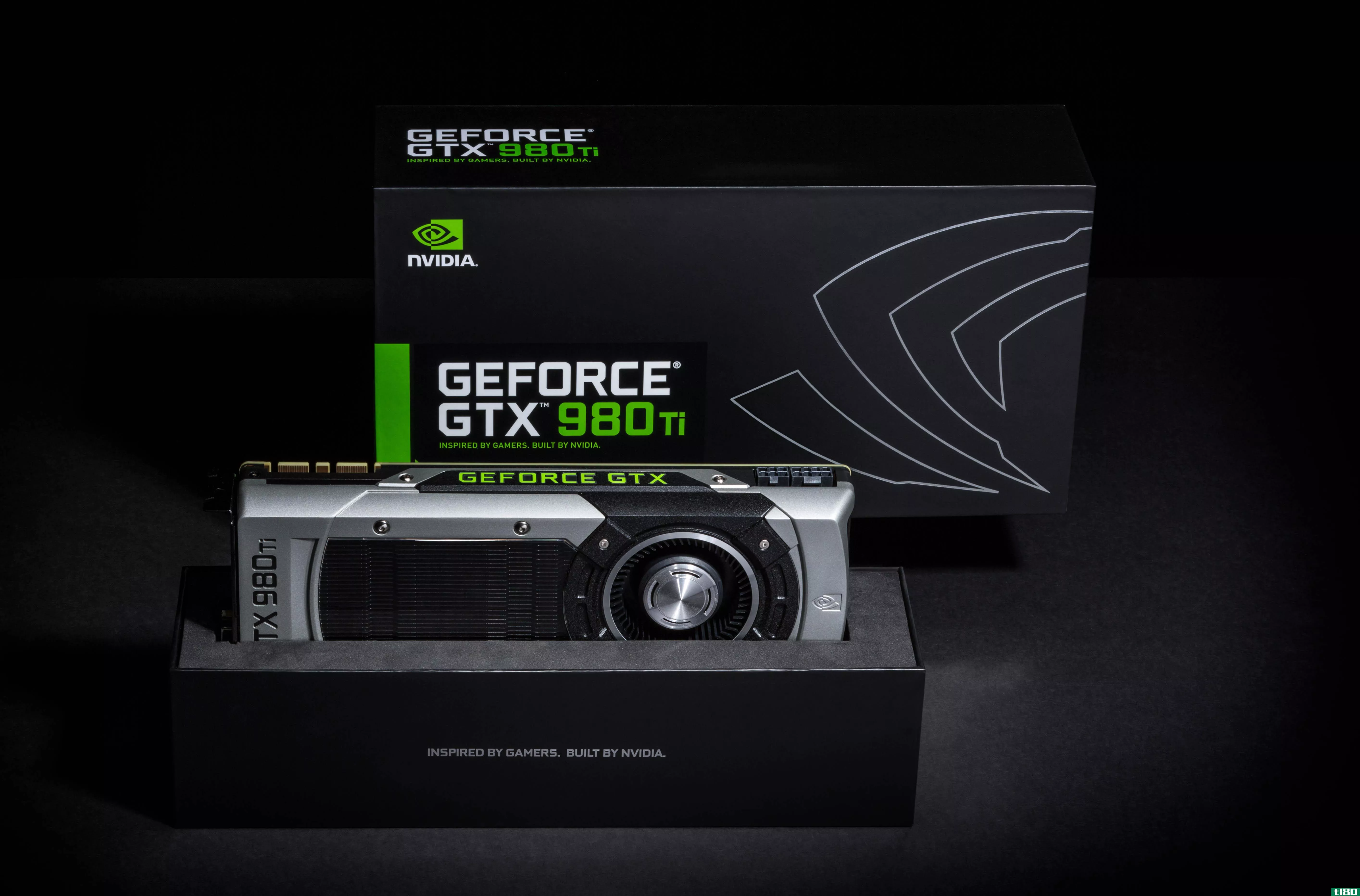 nvidia的新旗舰GTX980TI卡是所有关于4k和vr游戏