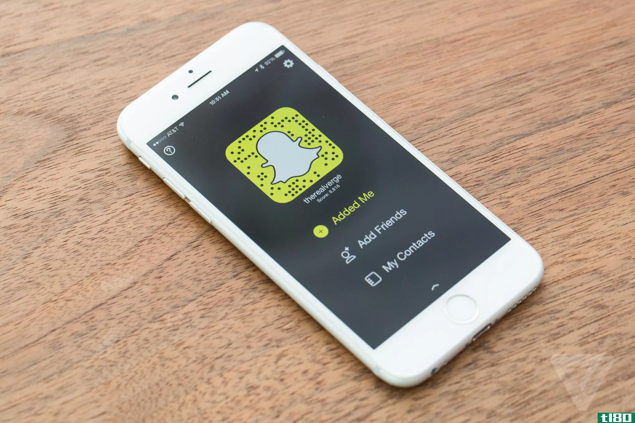 snapchat推出了一个“镜头商店”，用99美分的滤镜来装饰你的自拍