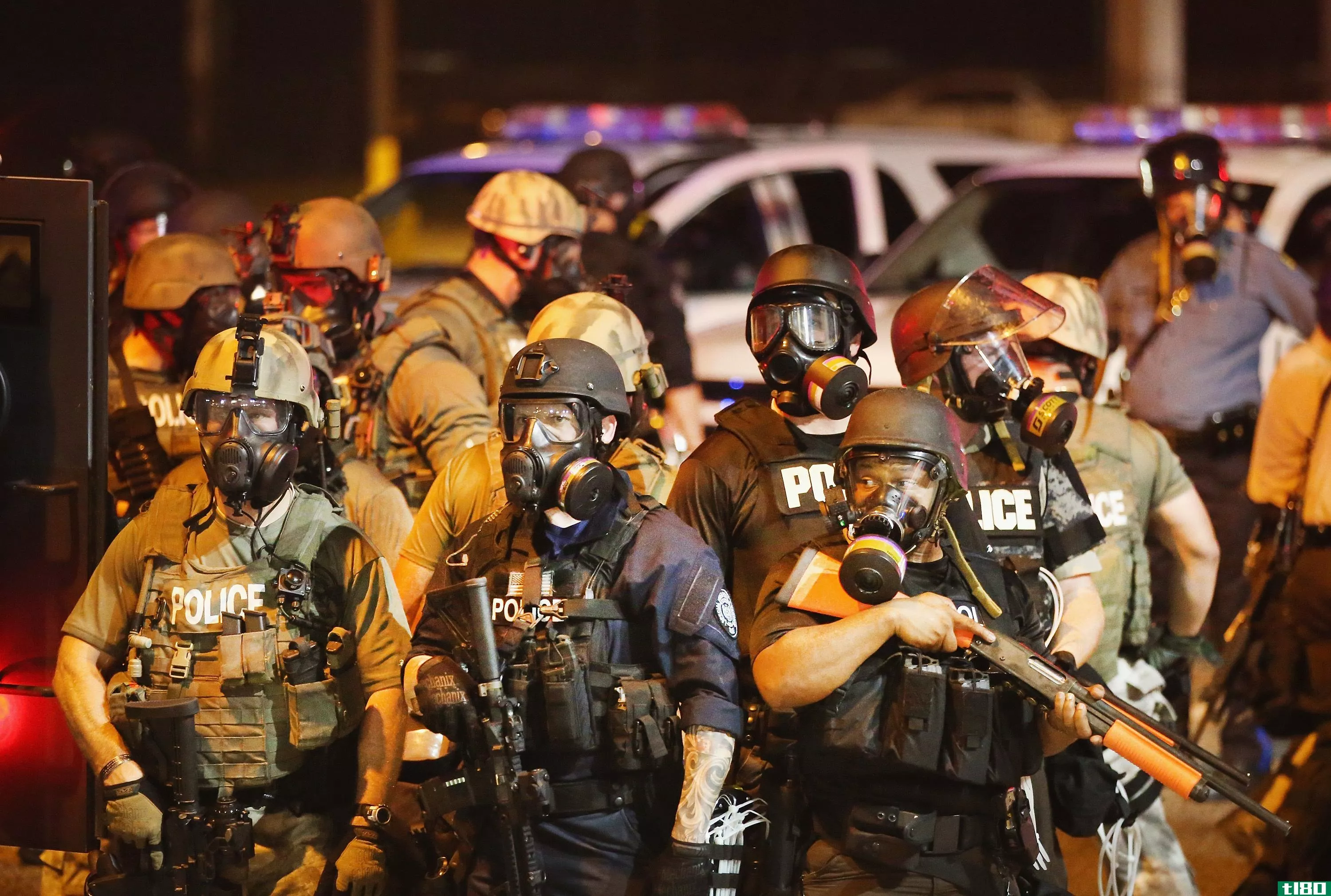 奥巴马限制警察使用军事装备