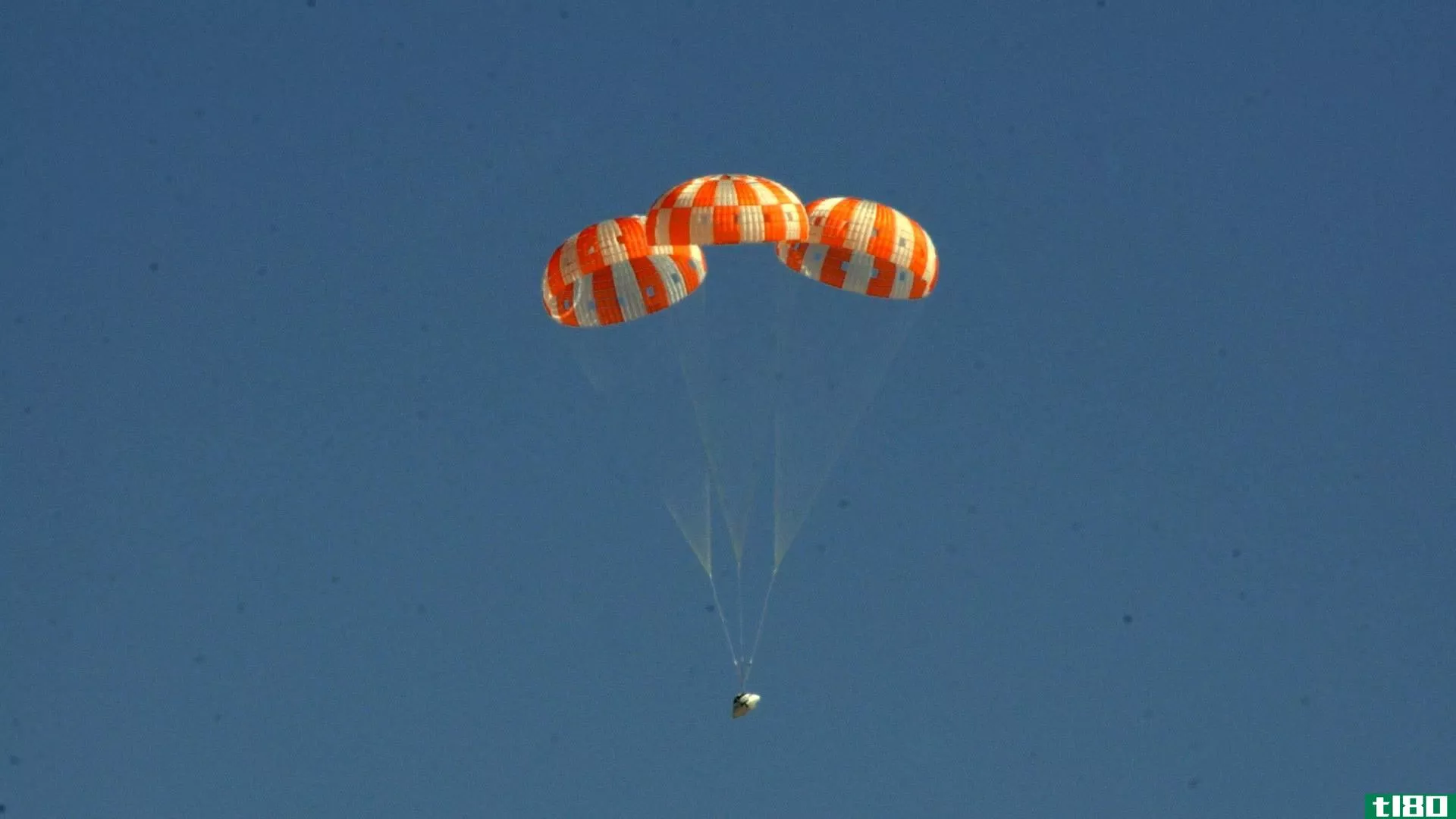 美国宇航局今天将用失效的降落伞测试猎户座飞船的着陆系统