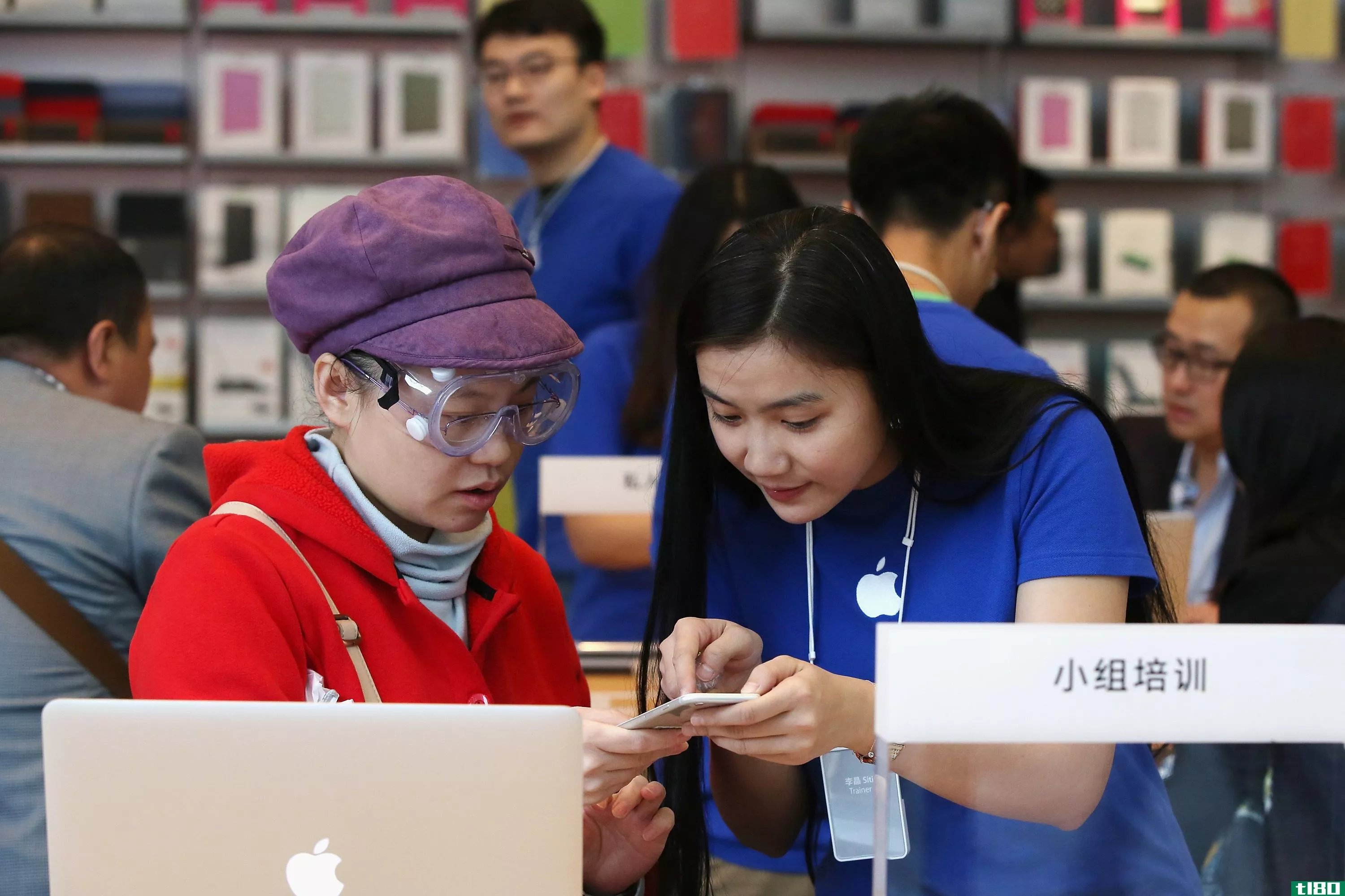 中国智能手机出货量六年来首次下降