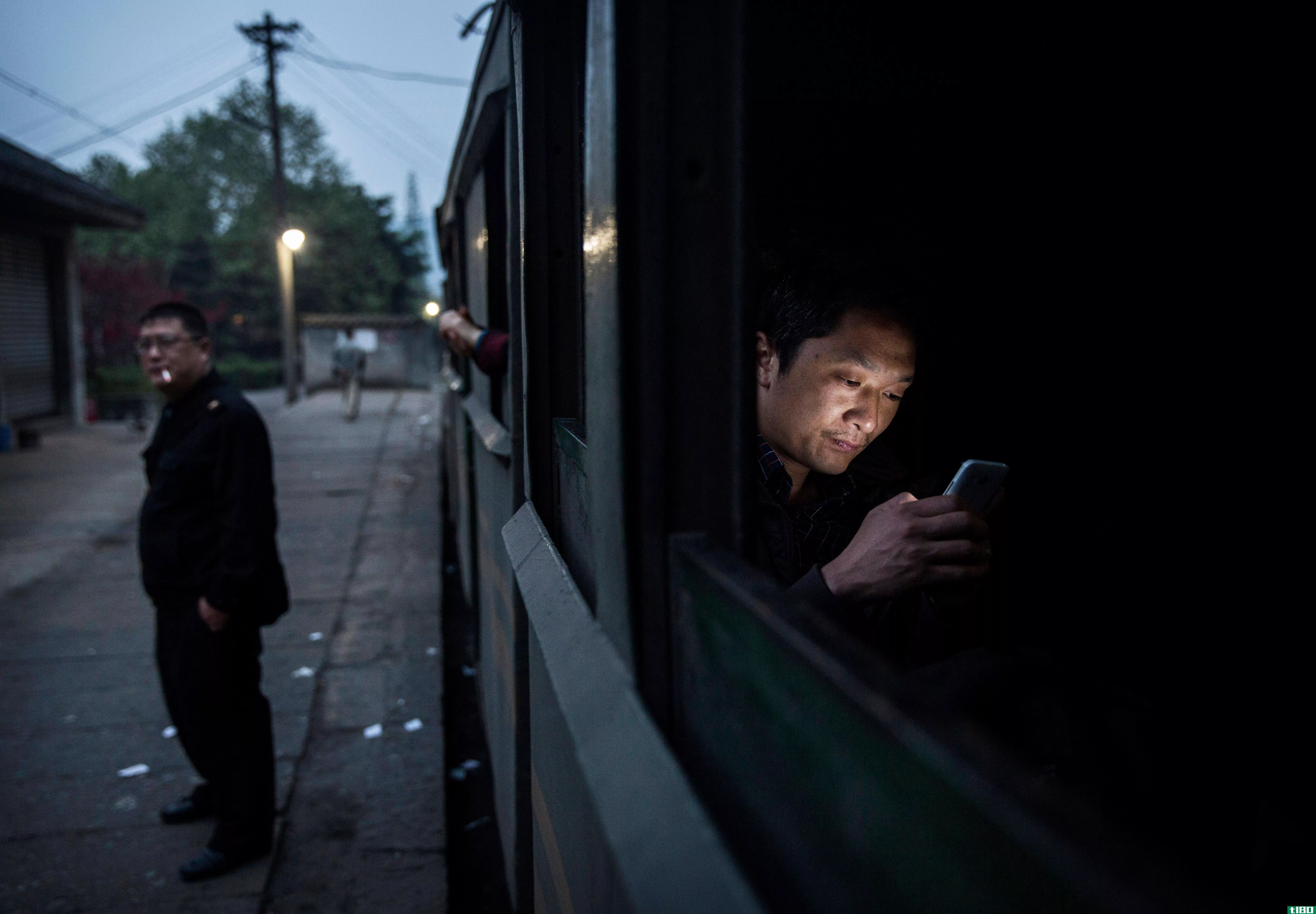 中国关闭了一些使用外国短信应用的手机的服务