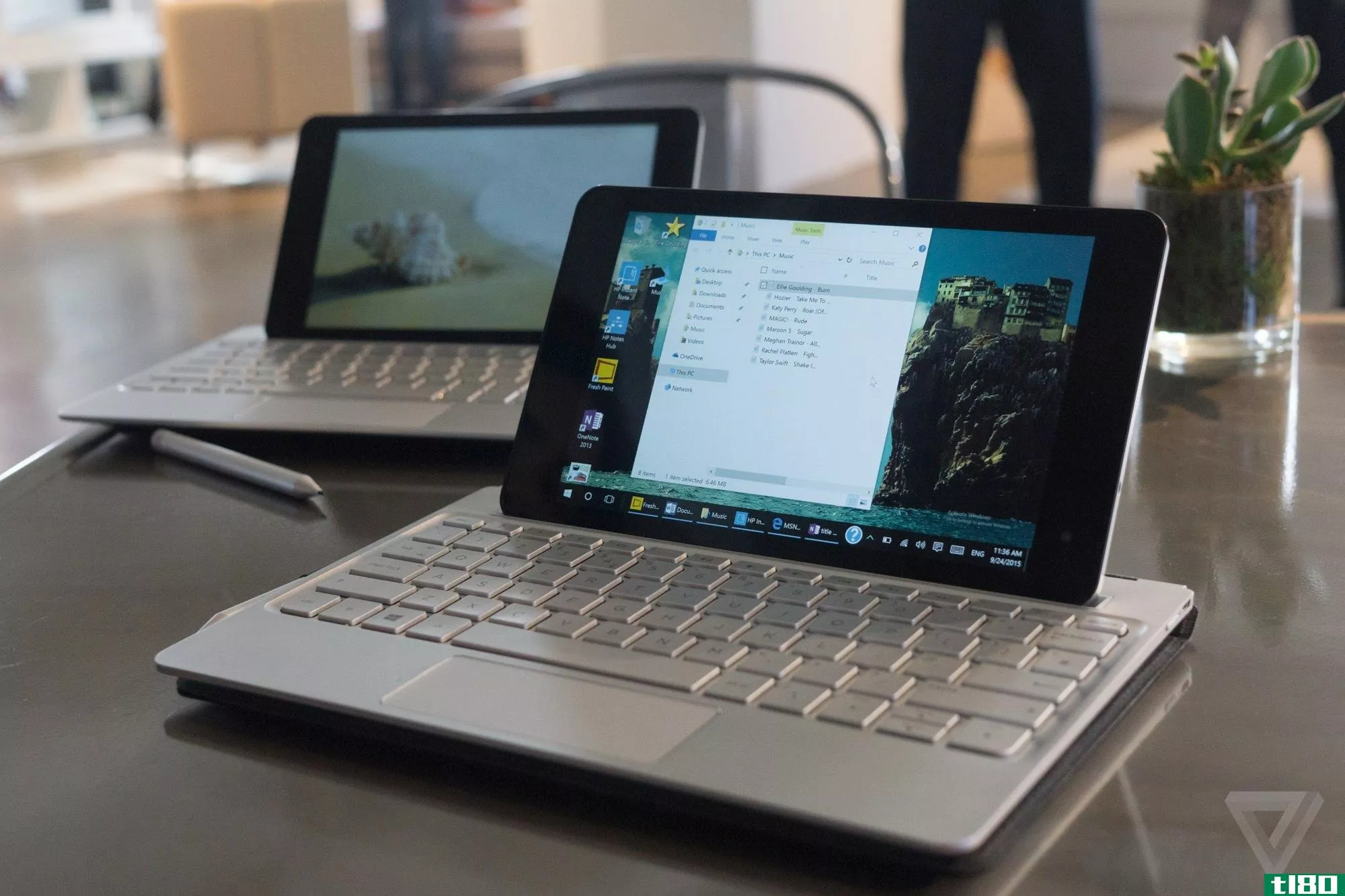 惠普新推出的8英寸windows平板电脑有一个10英寸的键盘基座