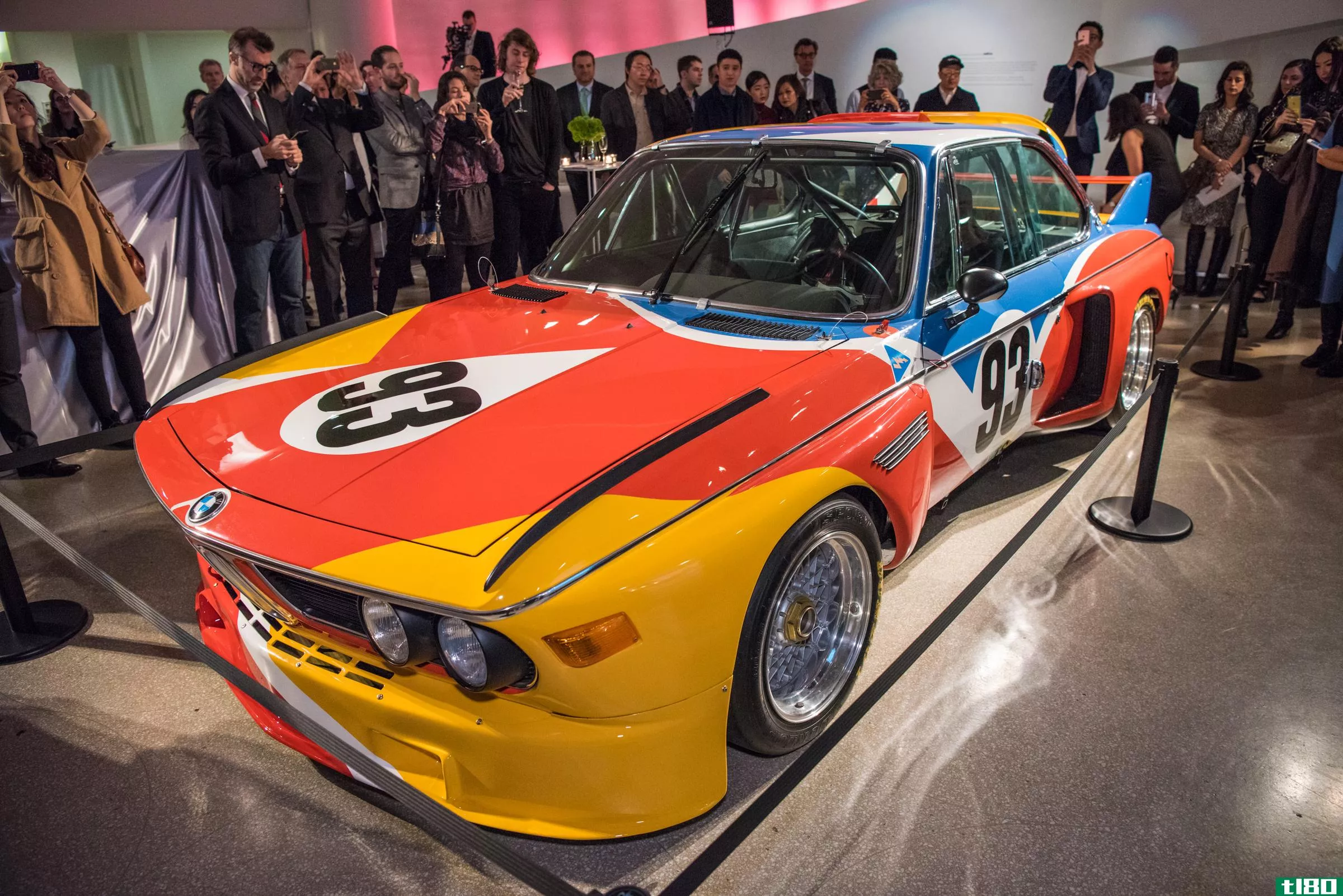 宝马在其著名的艺术车系列中宣布了下两款车的艺术家