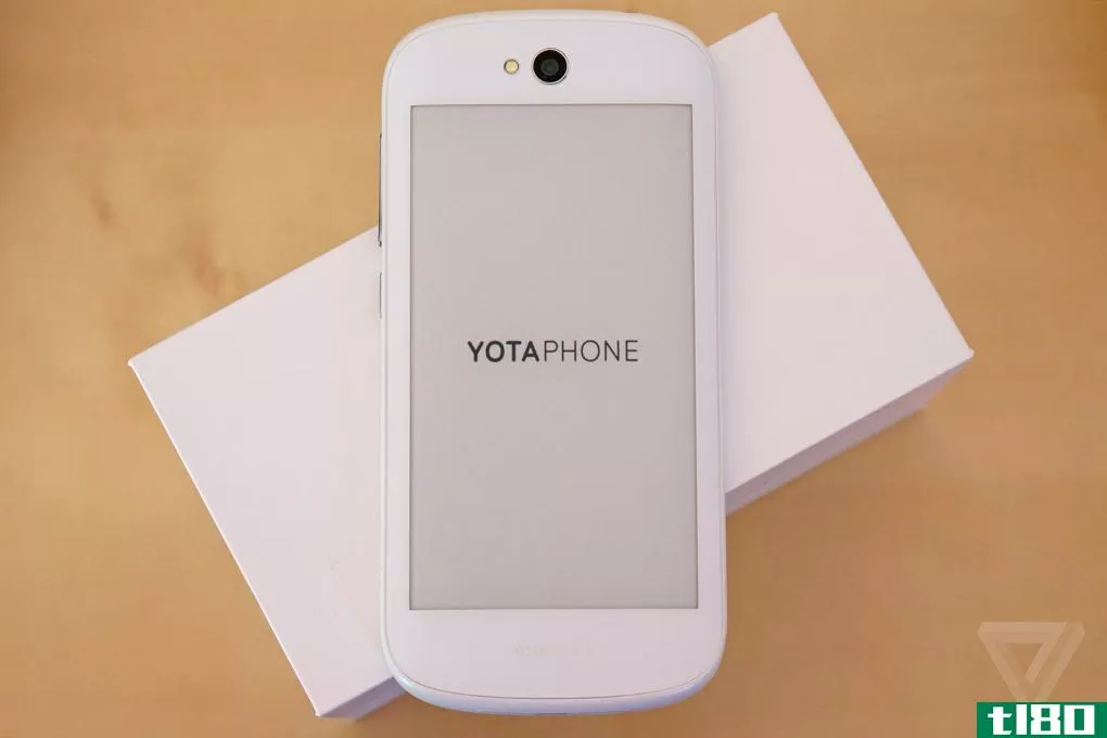 双显示yotaphone 2现在更便宜、更好，并且有白色可选