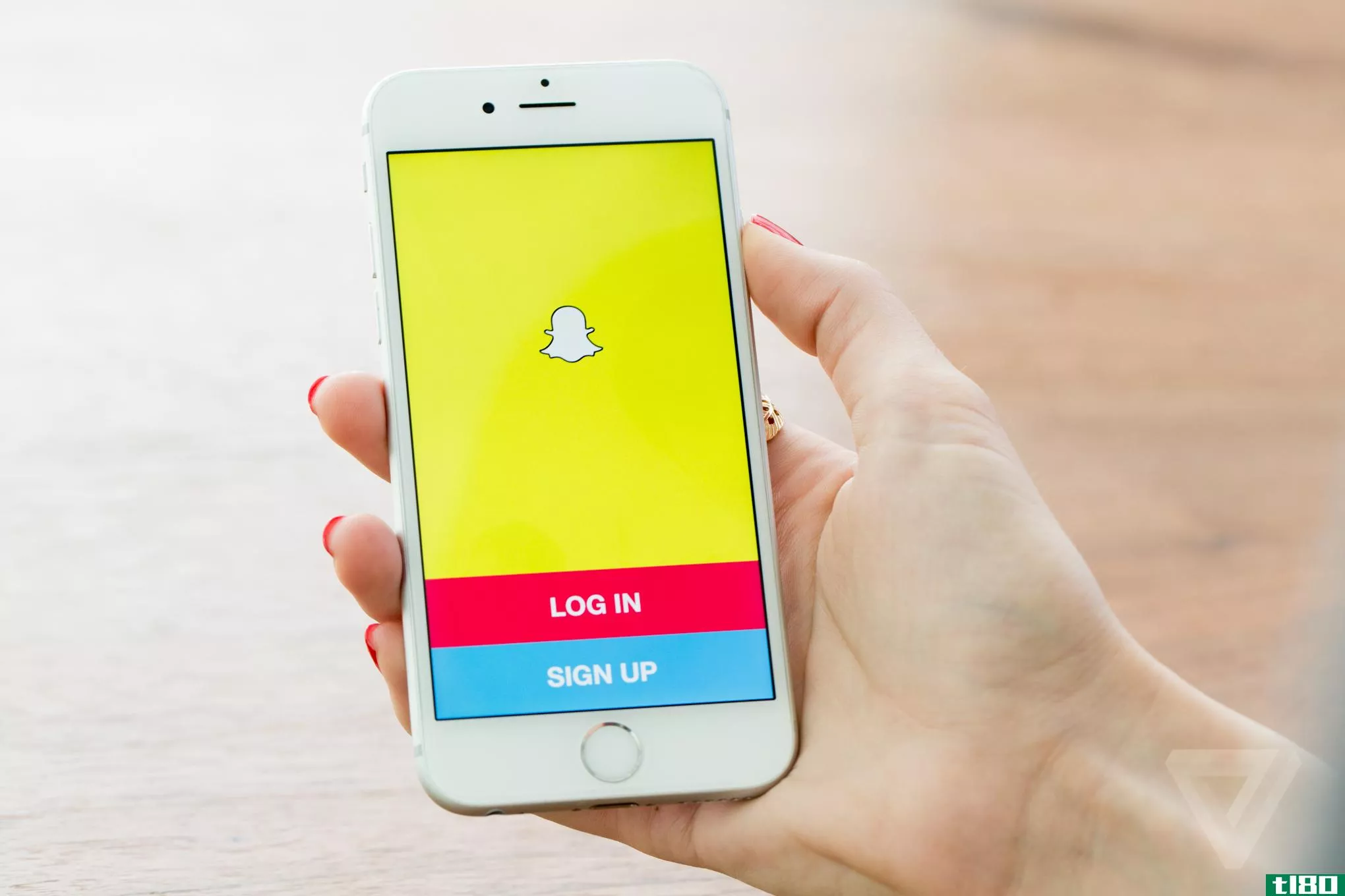 snapchat想在你脸上贴上品牌