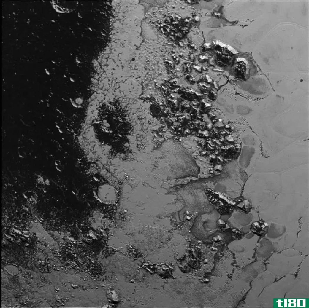 新的高分辨率冥王星图像显示了第二座冰封山脉