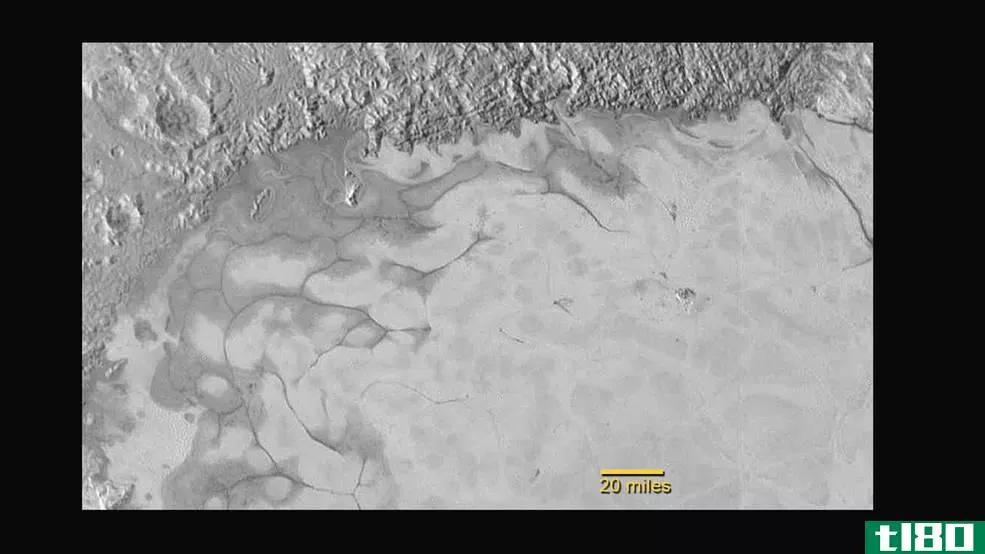 冥王星冰冷的心脏里的一瞥