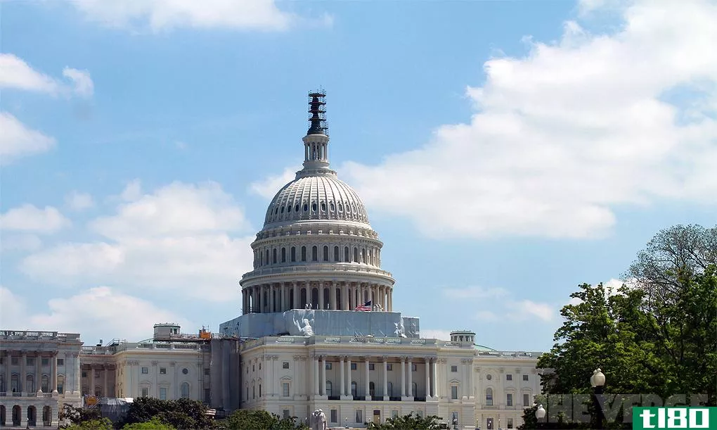 国会通过了附在综合预算中的有争议的网络安全法案