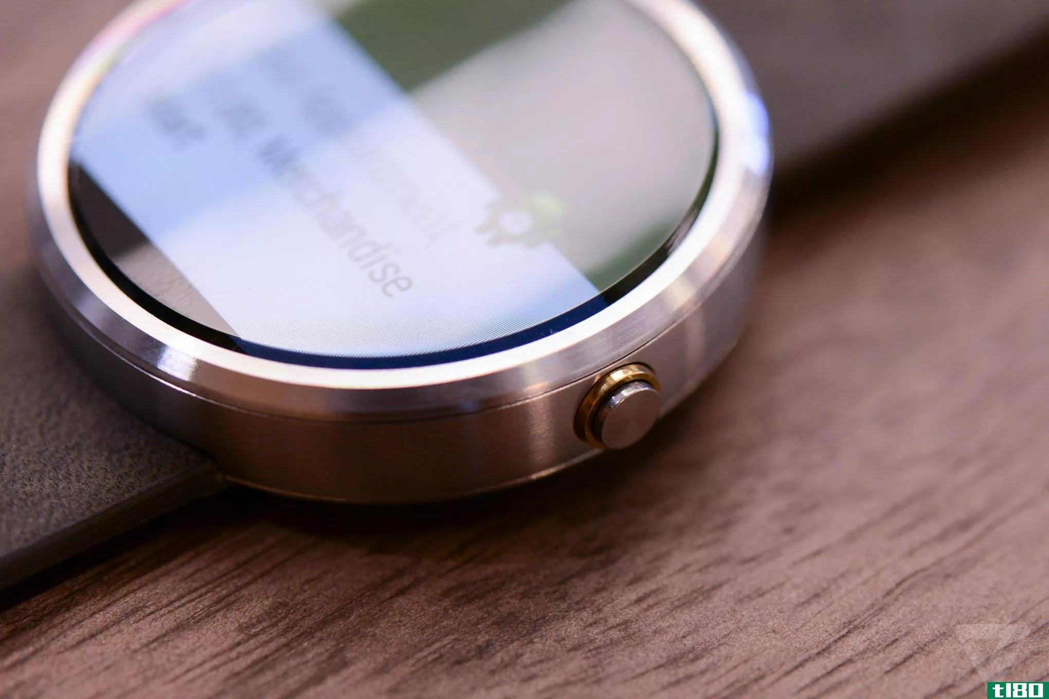 今年的Moto360智能手表有两种尺寸