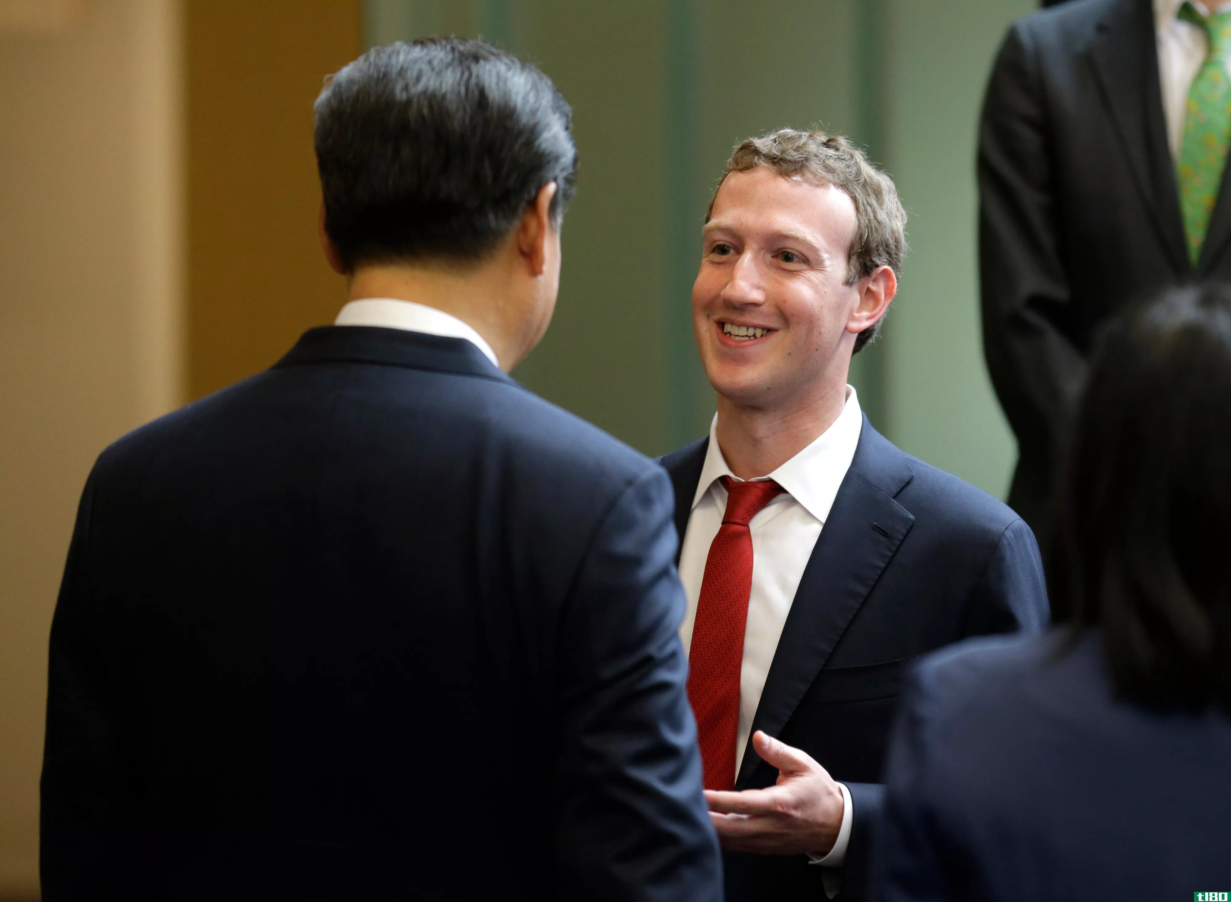 马克·扎克伯格说，facebook正在把互联网带给难民