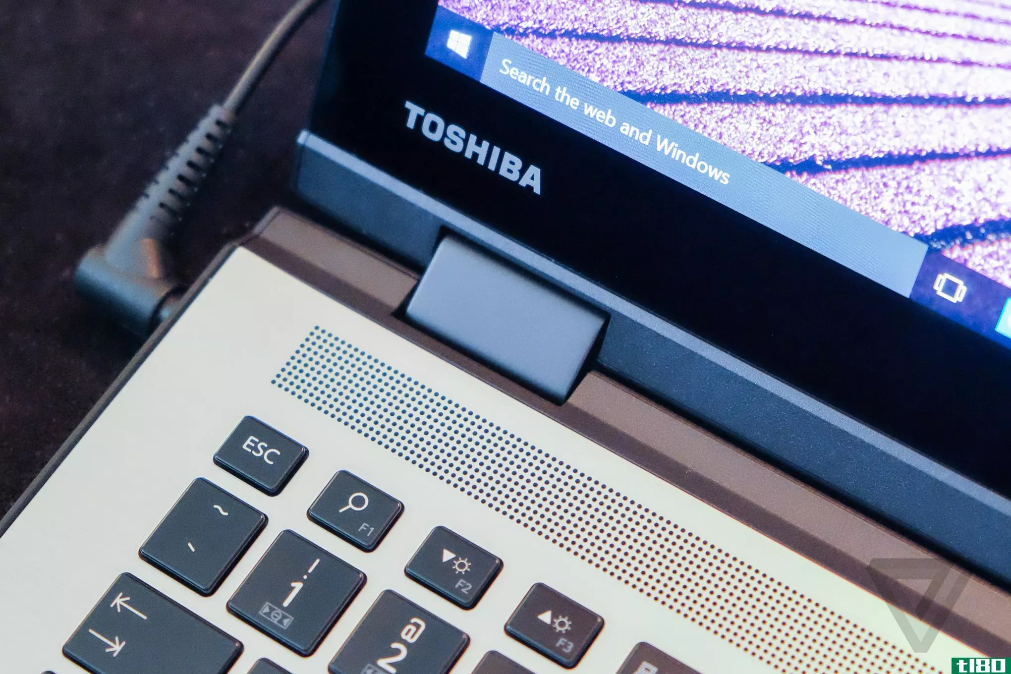 东芝的新笔记本电脑把cortana放在你的键盘上