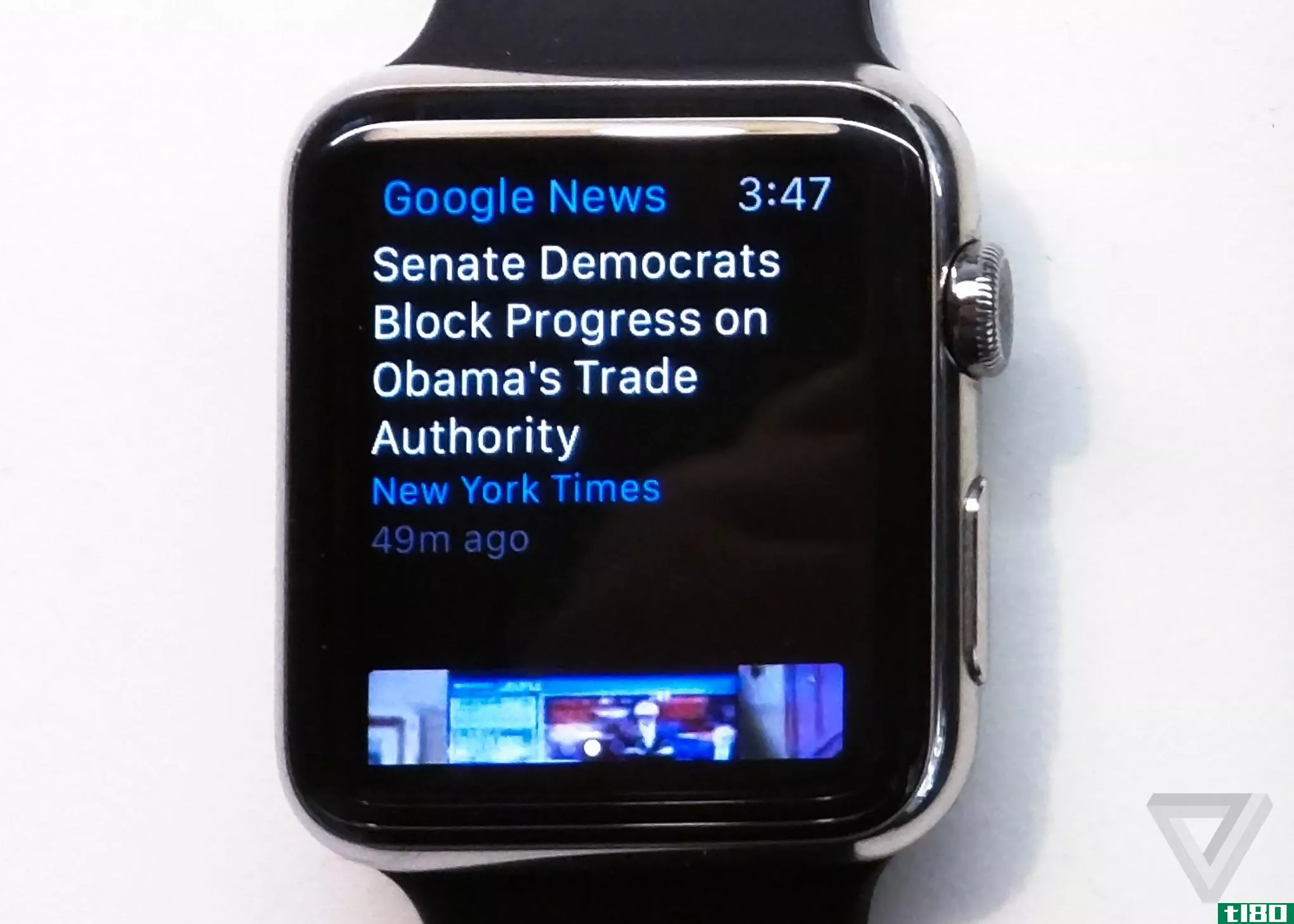 谷歌开始用新闻和天气应用程序支持苹果手表