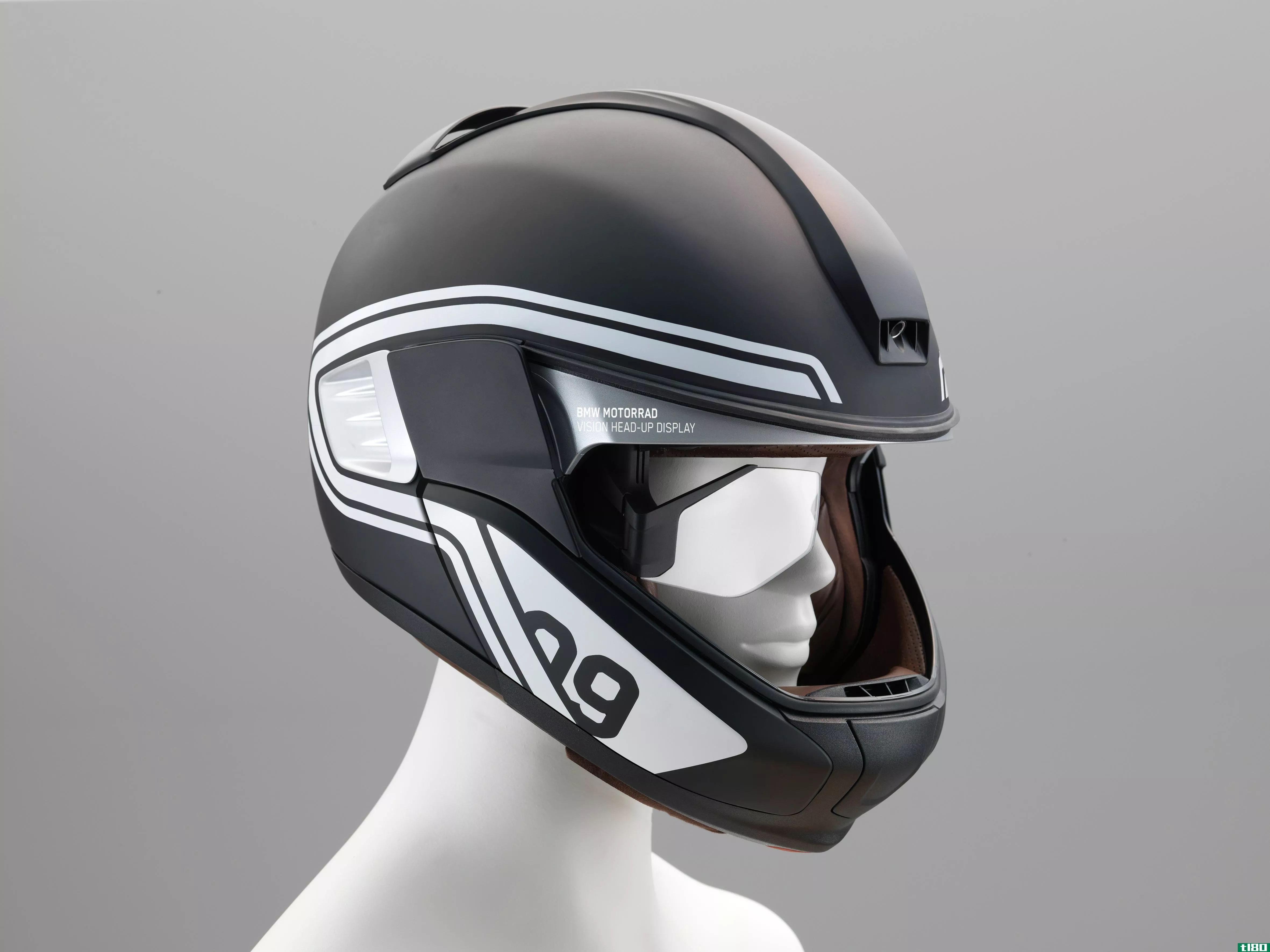 宝马的概念摩托车头盔有一个抬头显示
