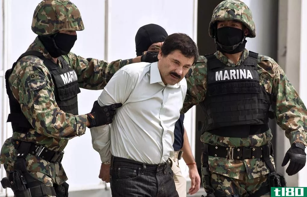 臭名昭著的毒枭埃尔查波通过一英里长的隧道逃出墨西哥监狱