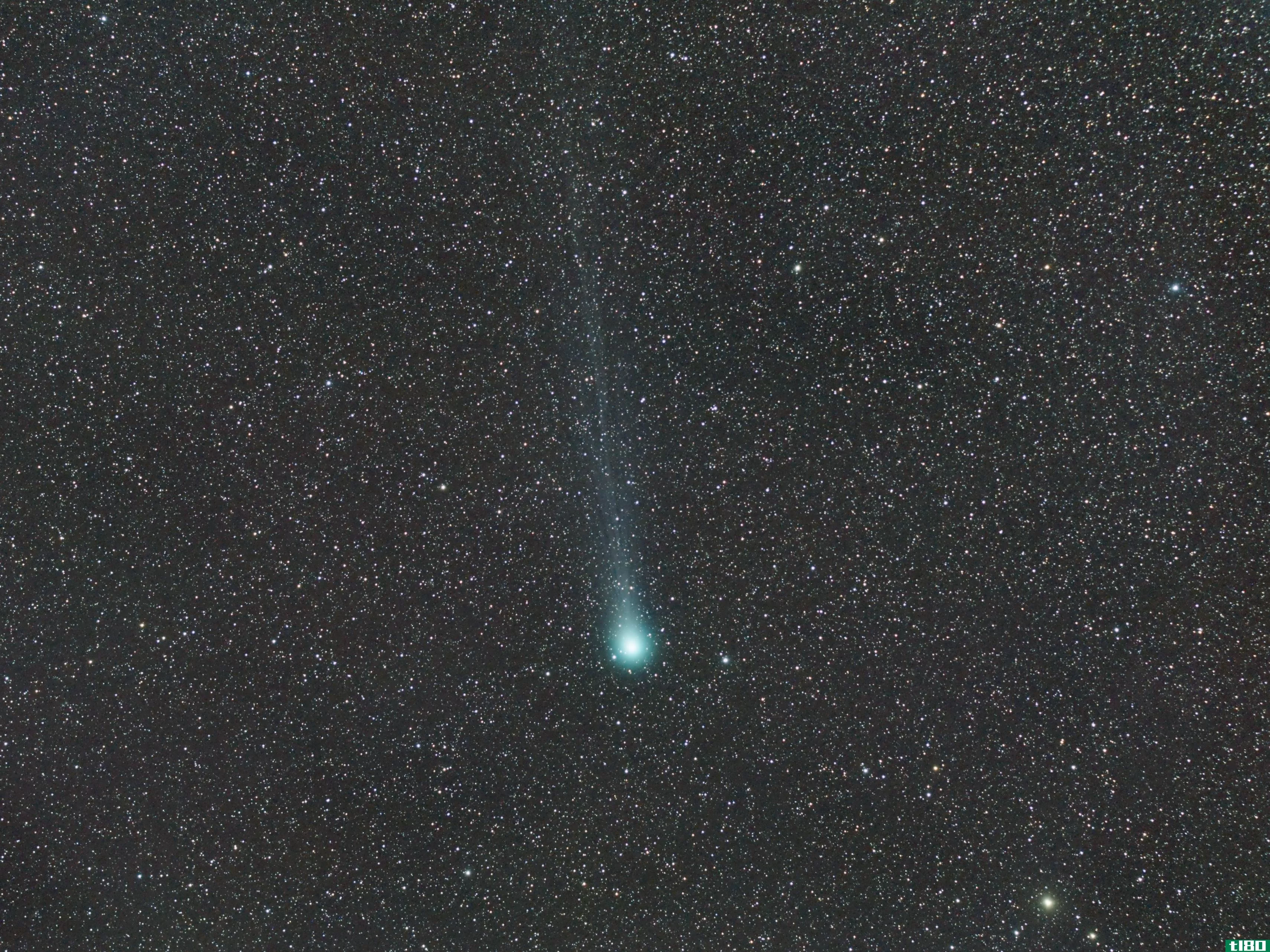 彗星发现了向太空喷吐的酒
