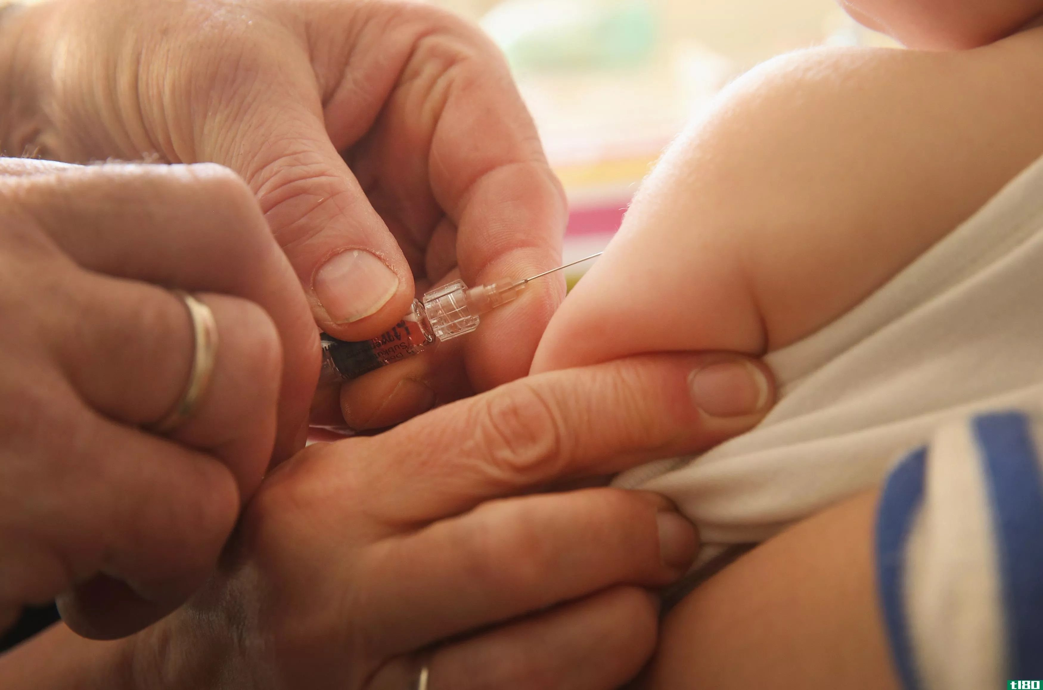 加州议会批准了美国最严厉的疫苗接种法之一