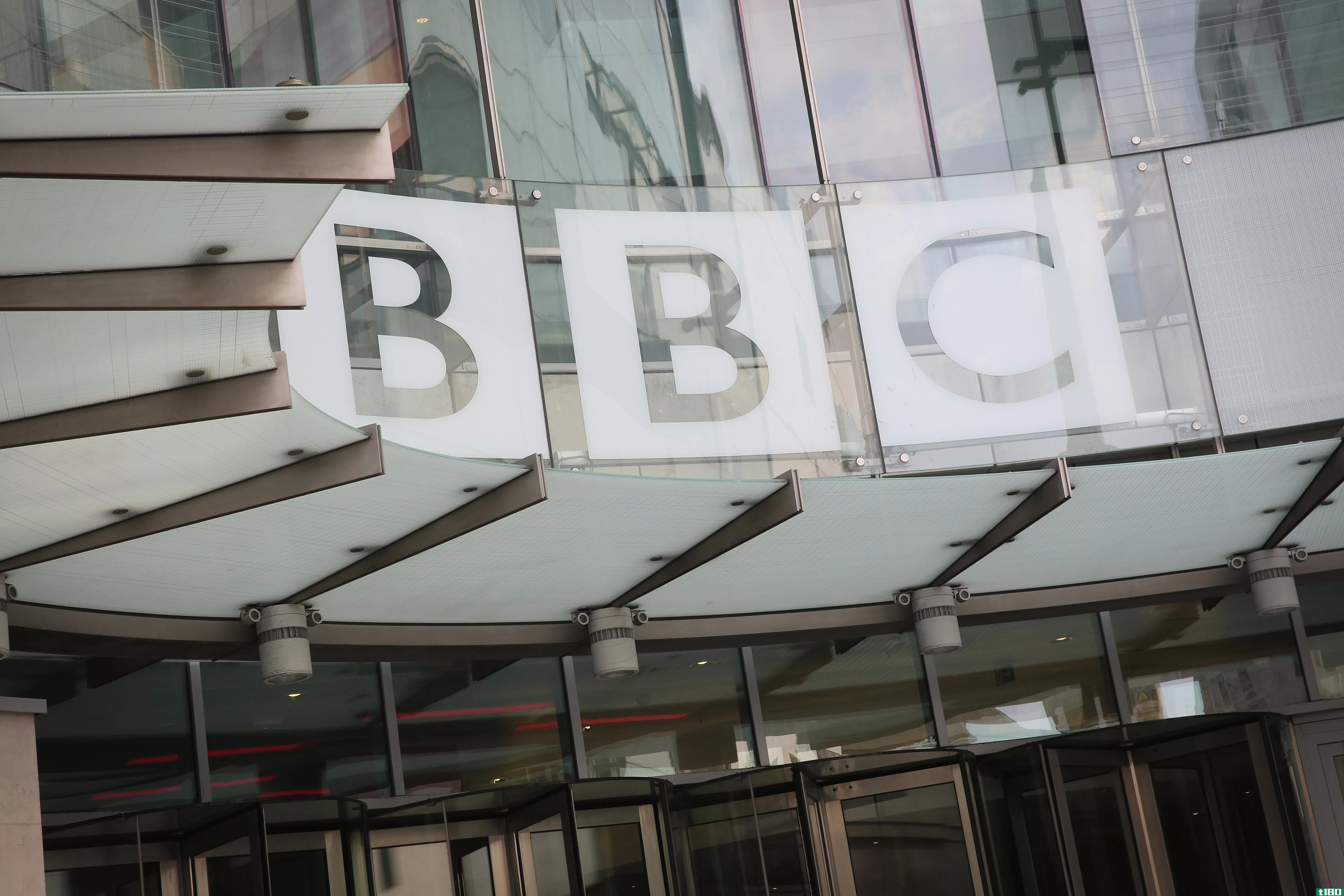 据报道，英国广播公司（bbc）正计划与netflix建立一个“britflix”竞争对手