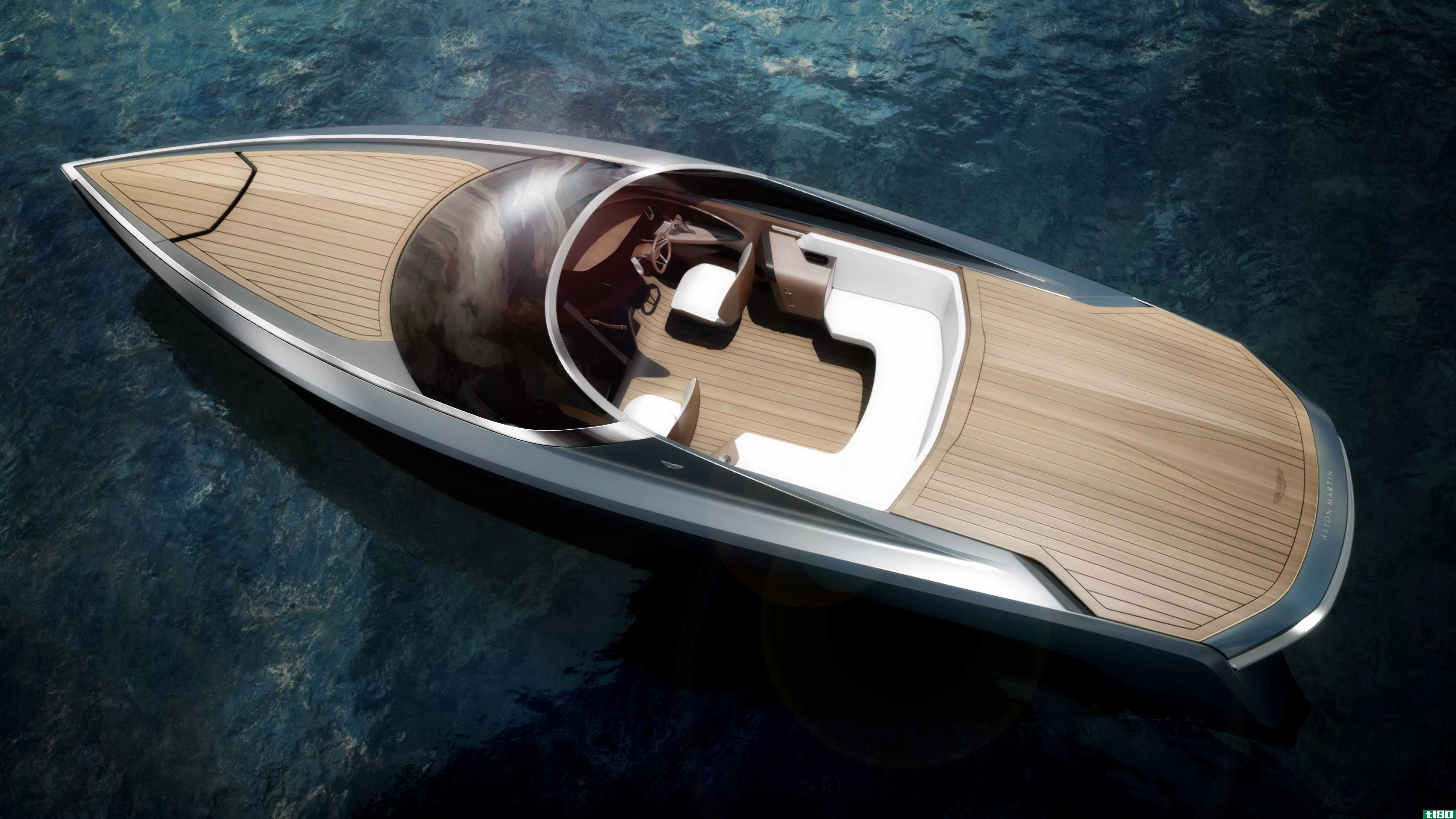 这个华丽的阿斯顿马丁设计的动力艇是游艇相当于敞篷车