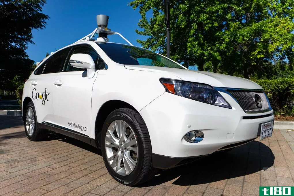谷歌的自动驾驶汽车每天模拟行驶300万英里