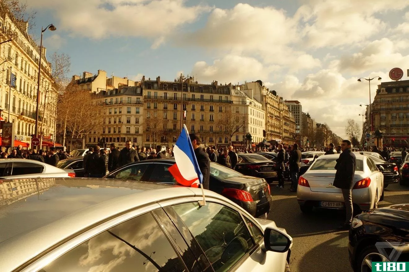 优步司机就法国应对出租车罢工举行抗议