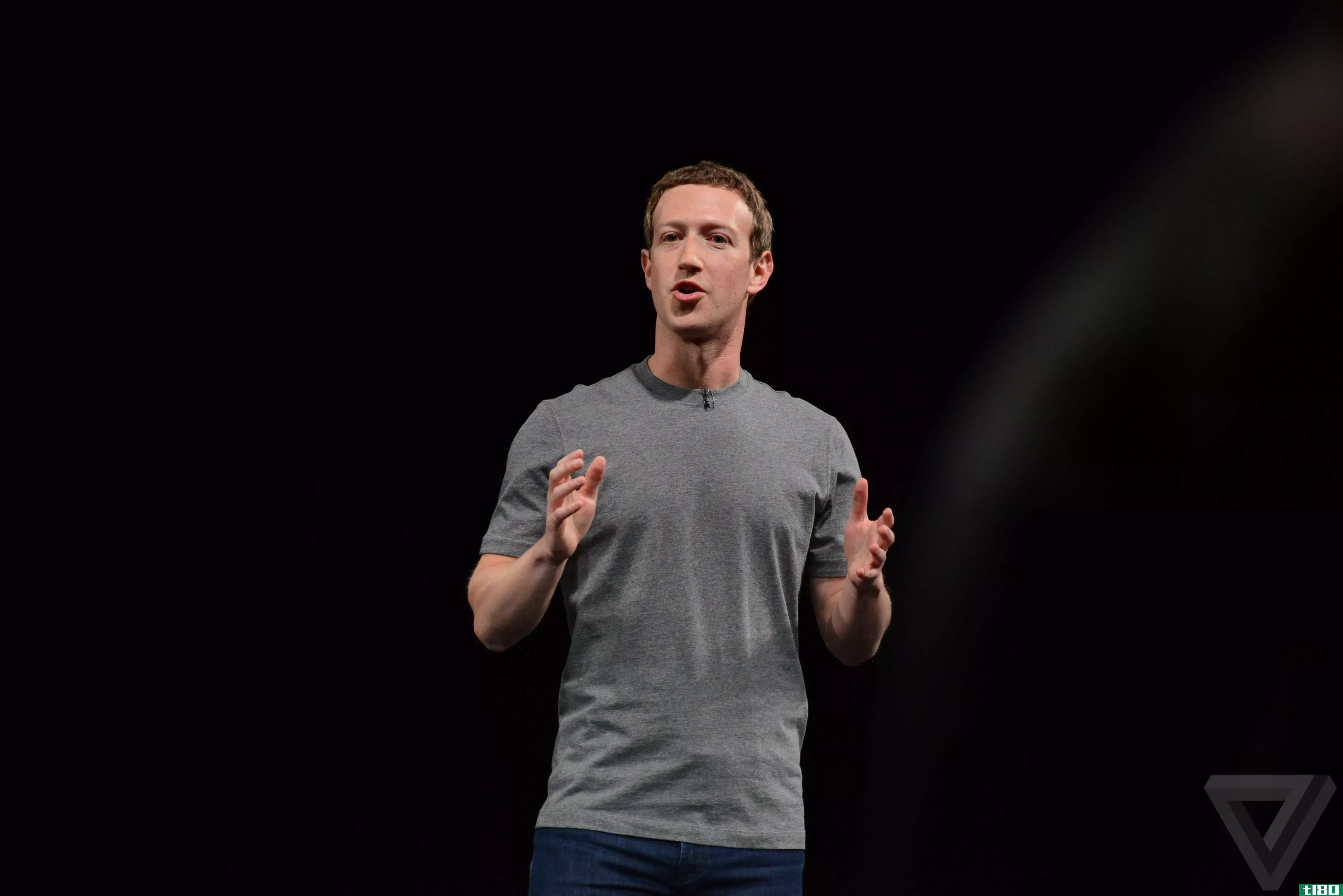 facebook首席执行官马克•扎克伯格（mark zuckerberg）支持苹果与联邦调查局（fbi）的斗争