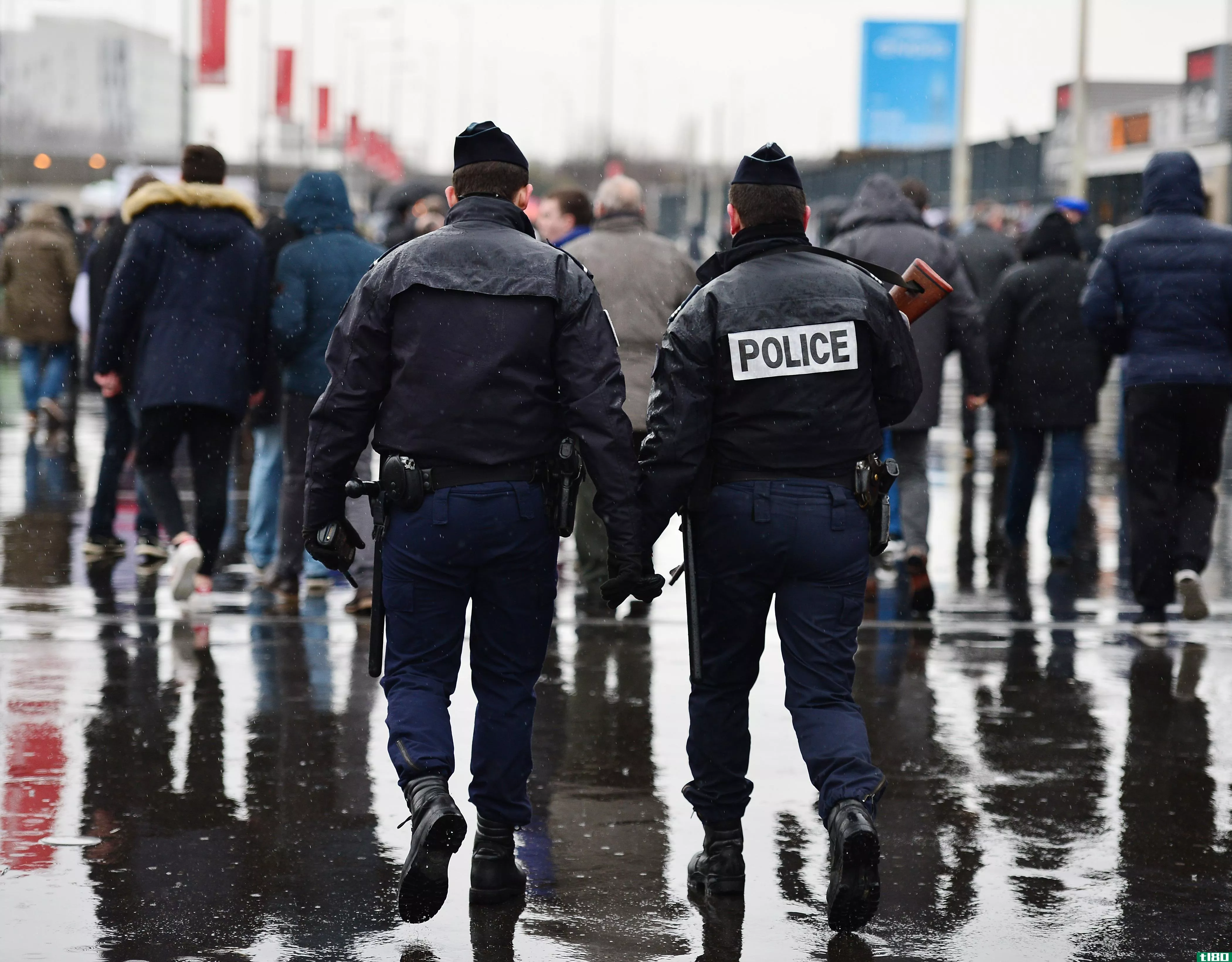 据报道，法国恐怖嫌犯在facebook上直播了袭击事件