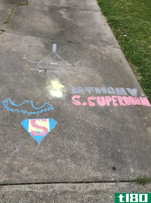 蝙蝠侠v超人的成功——从儿童粉笔画看