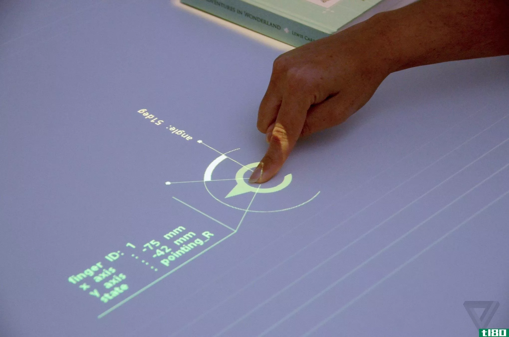 索尼的投影仪原型可以将任何桌面变成触摸屏