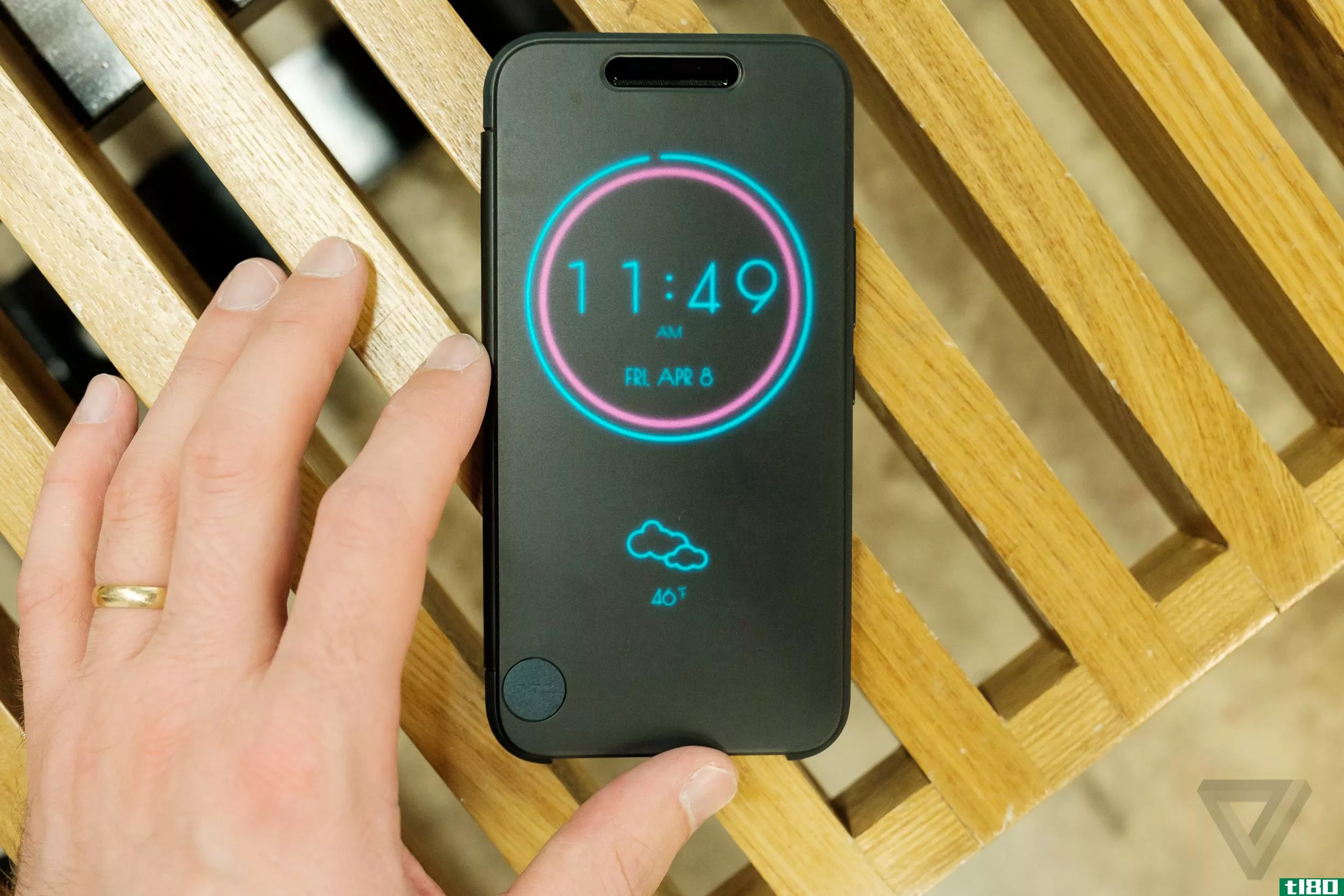 宏达电已经升级了10款酷炫透明手机壳