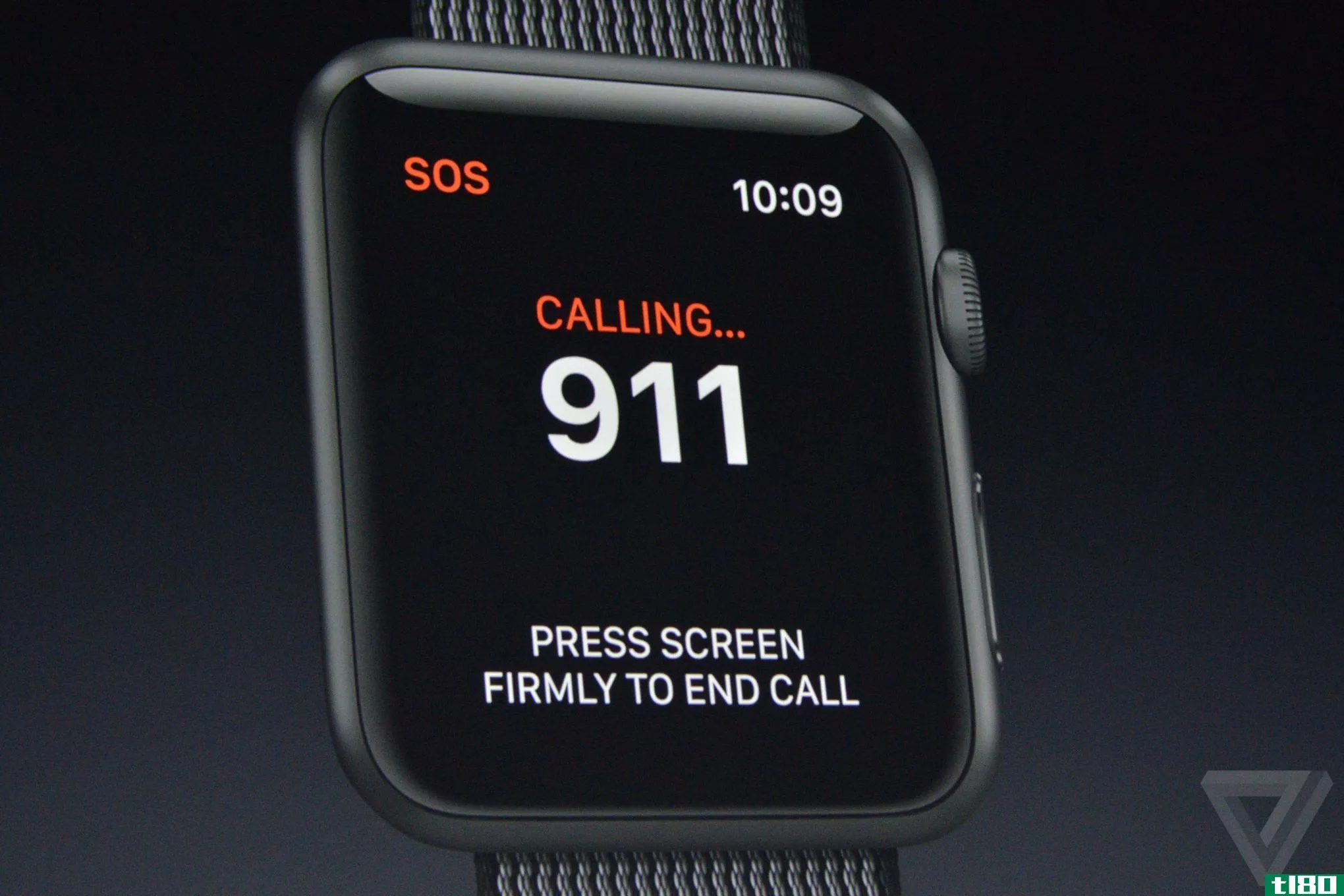 苹果手表只需按一下按钮就可以拨打911