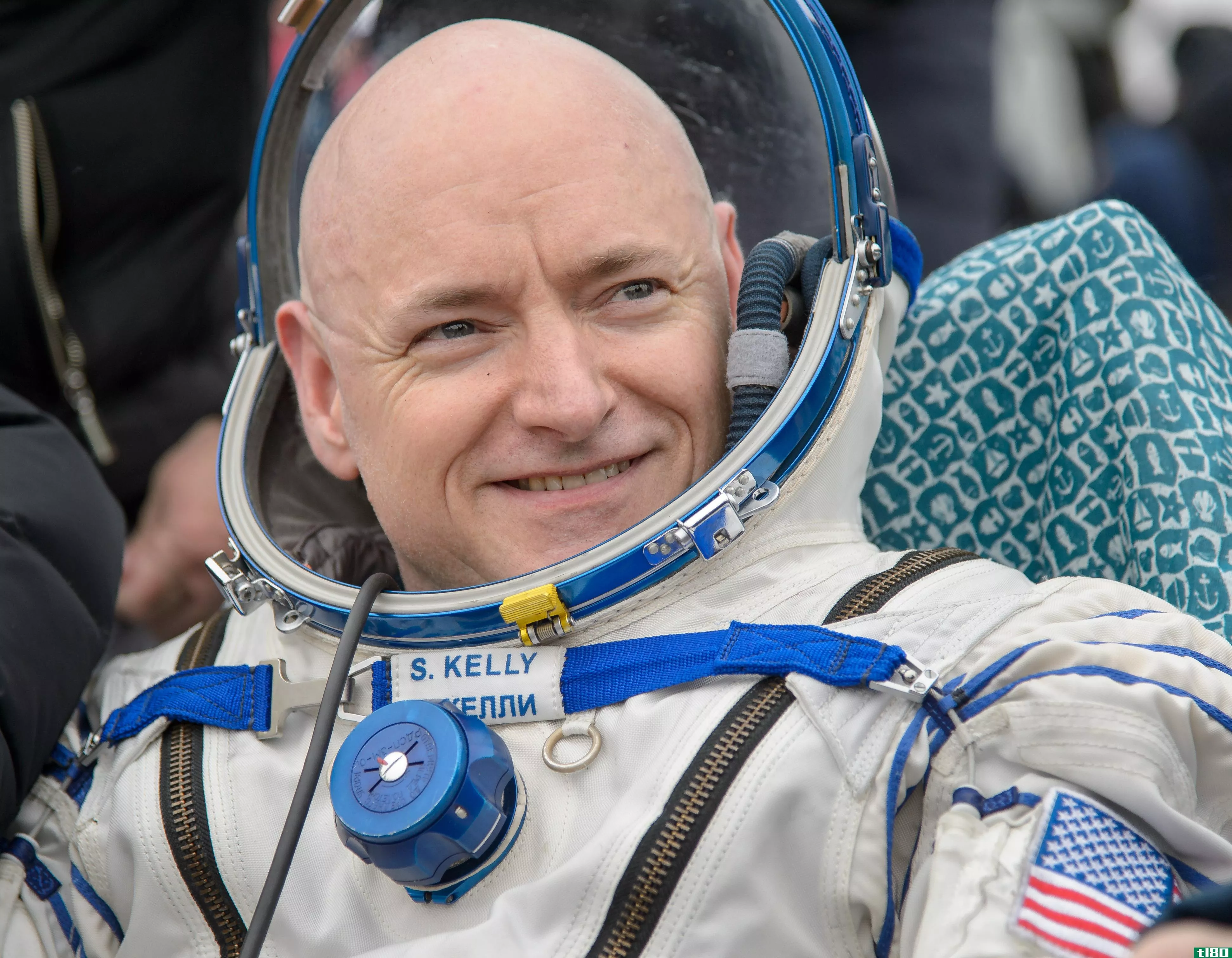 美国宇航局宇航员斯科特·凯利次年在太空安全着陆