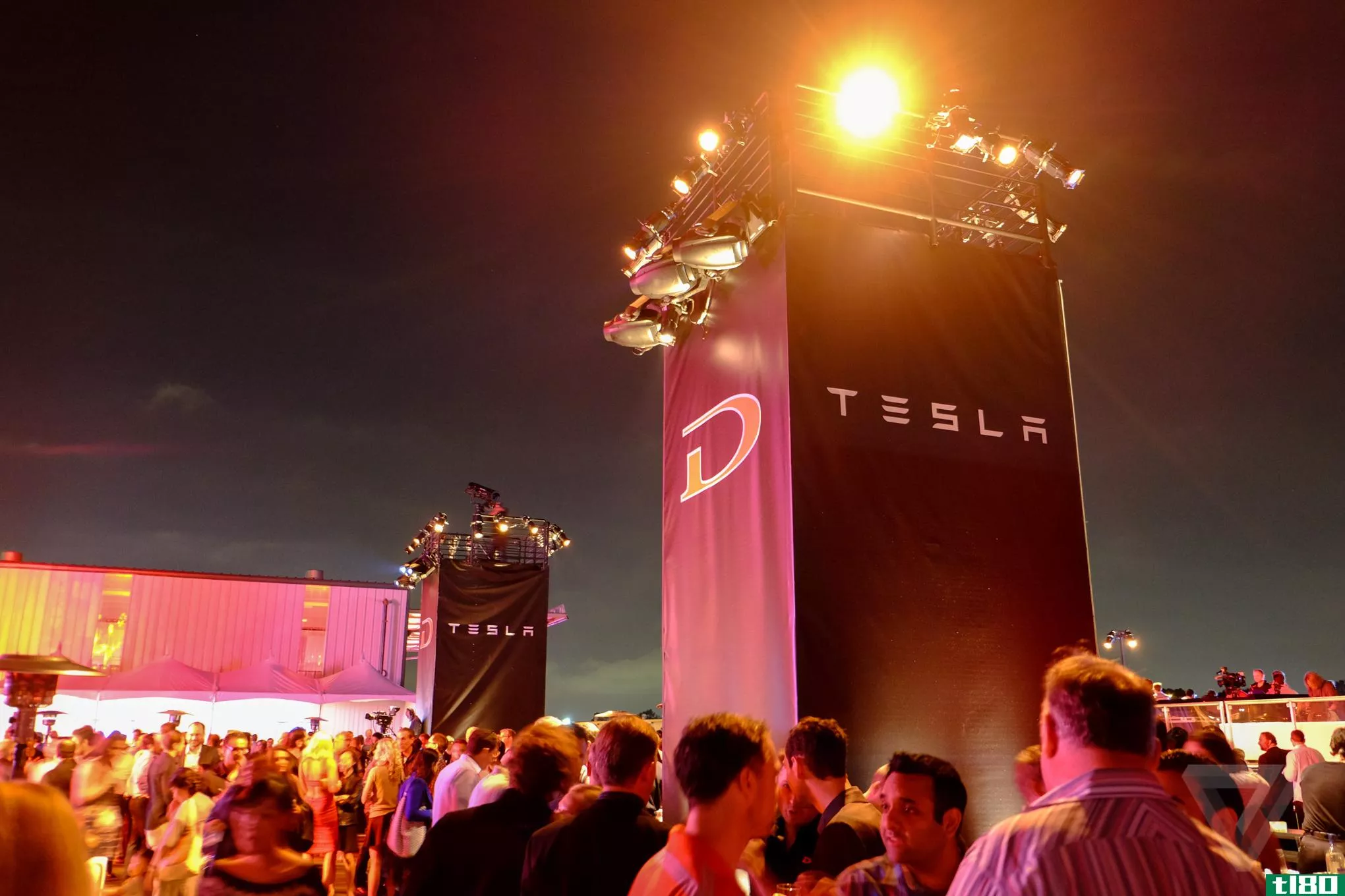 特斯拉的Model3将于3月31日在洛杉矶附近亮相