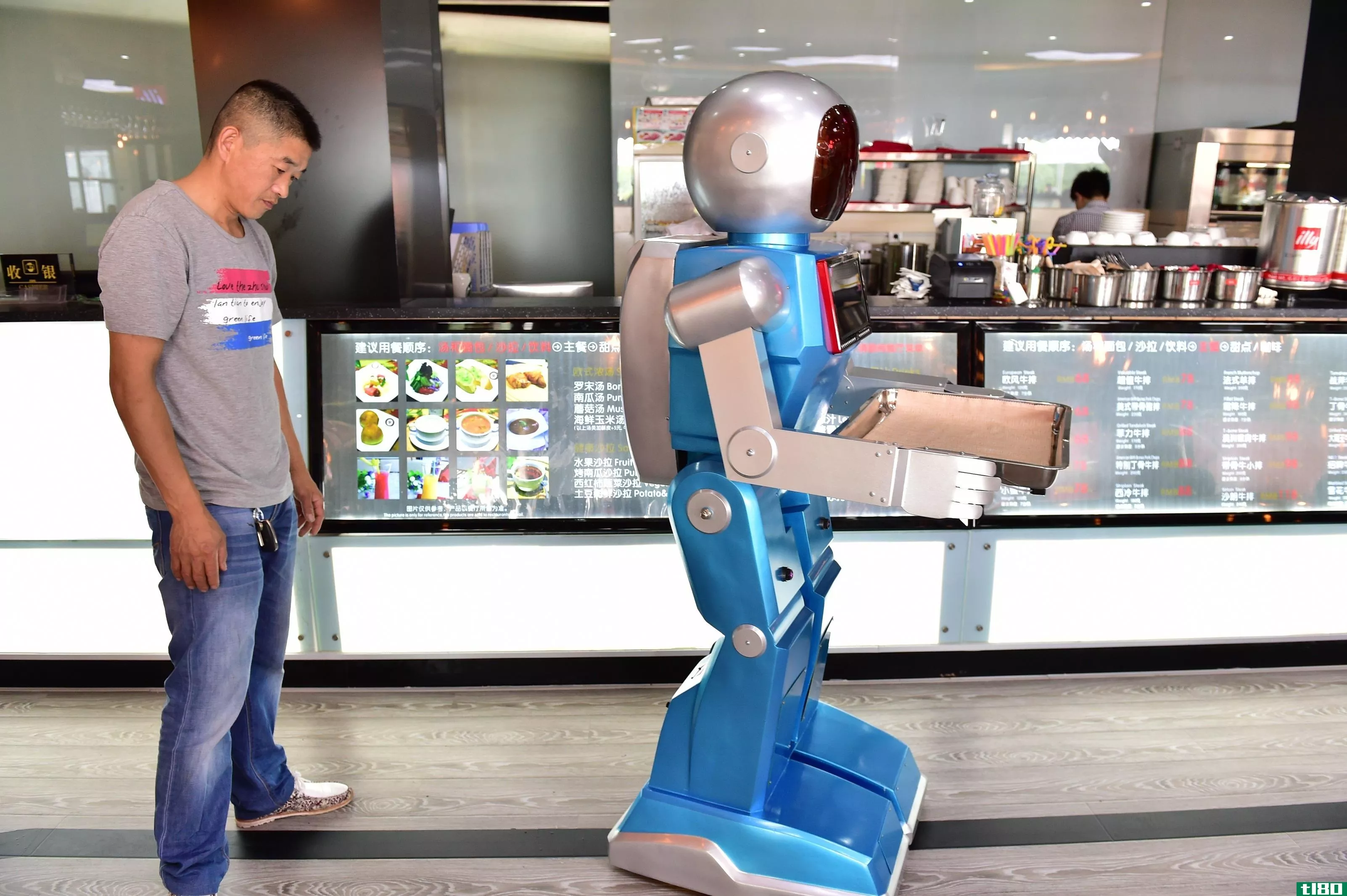 无用的机器人服务员迫使中国两家餐馆关门