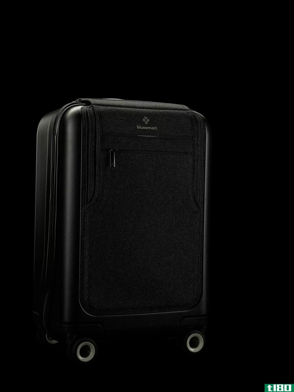 bluesmart重新设计的智能行李看起来很锋利，但仍然重9磅