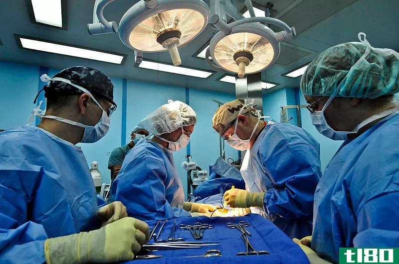 美国第一例hiv阳性捐赠者器官移植在约翰霍普金斯大学进行