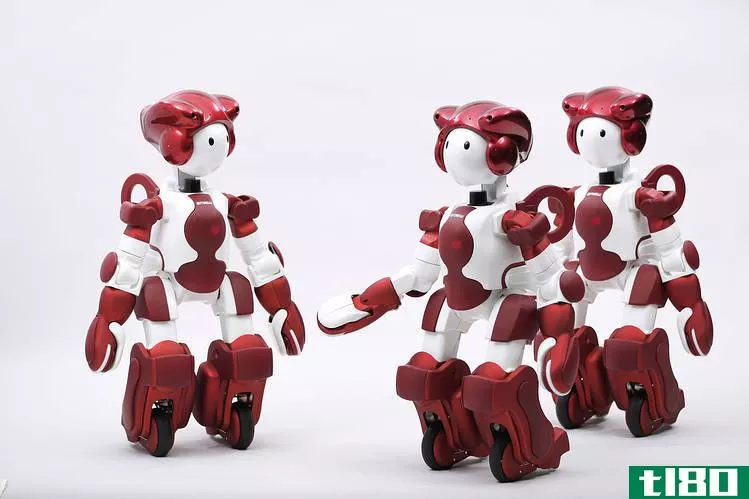 日立可爱的新客户服务机器人寻找失去的客户