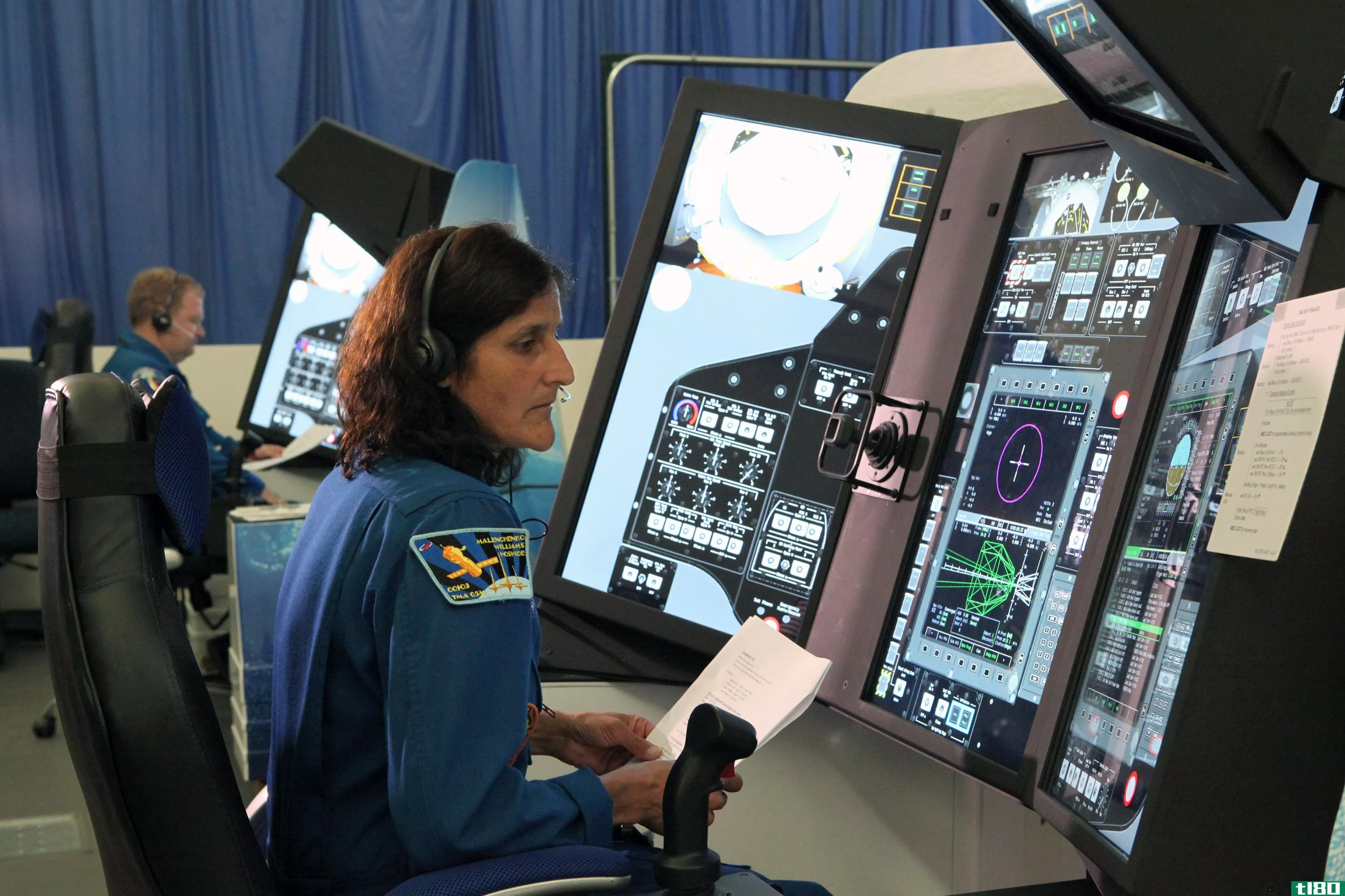 美国宇航局现在使用巨型触摸屏教宇航员如何飞往太空