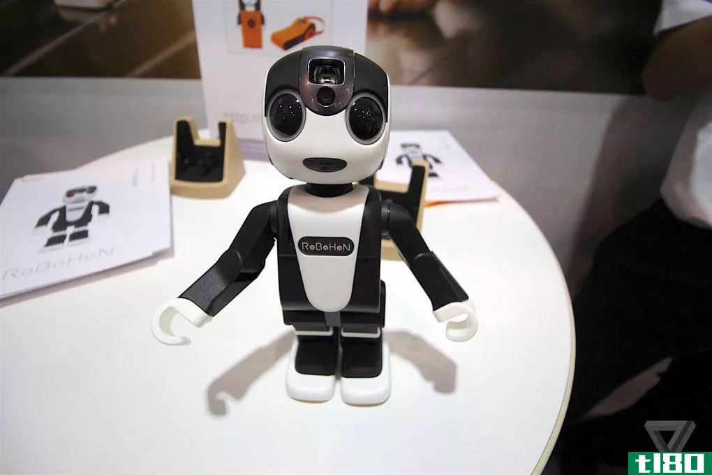 夏普超可爱的robohon机器人手机下月上市，售价1800美元