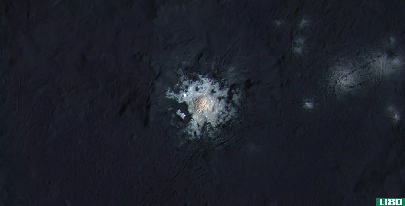 美国航天局的图片显示了谷神星最亮的地方，细节非常壮观