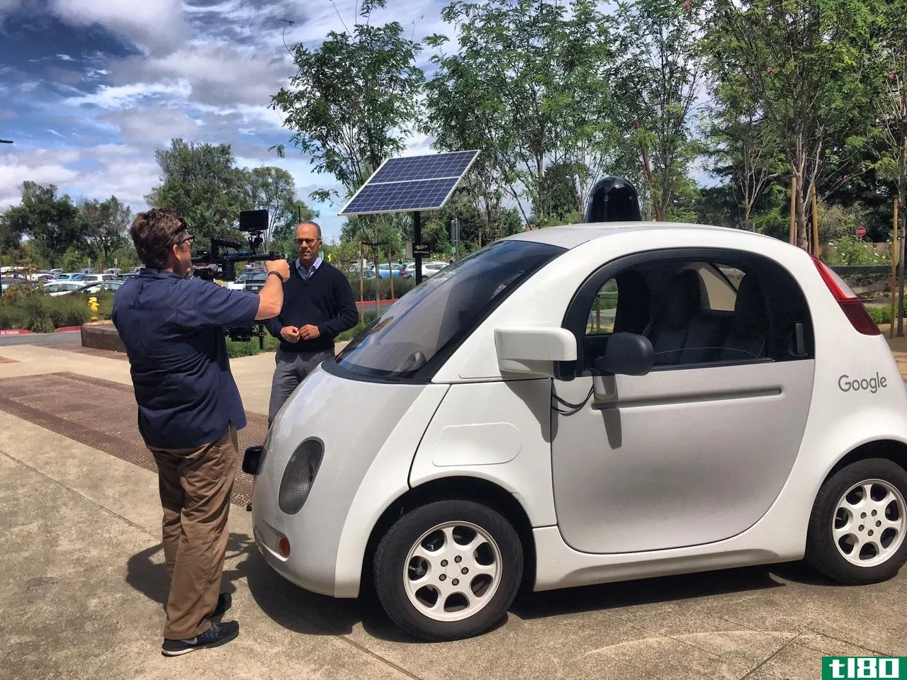 谷歌的自动驾驶汽车“即将从x毕业”