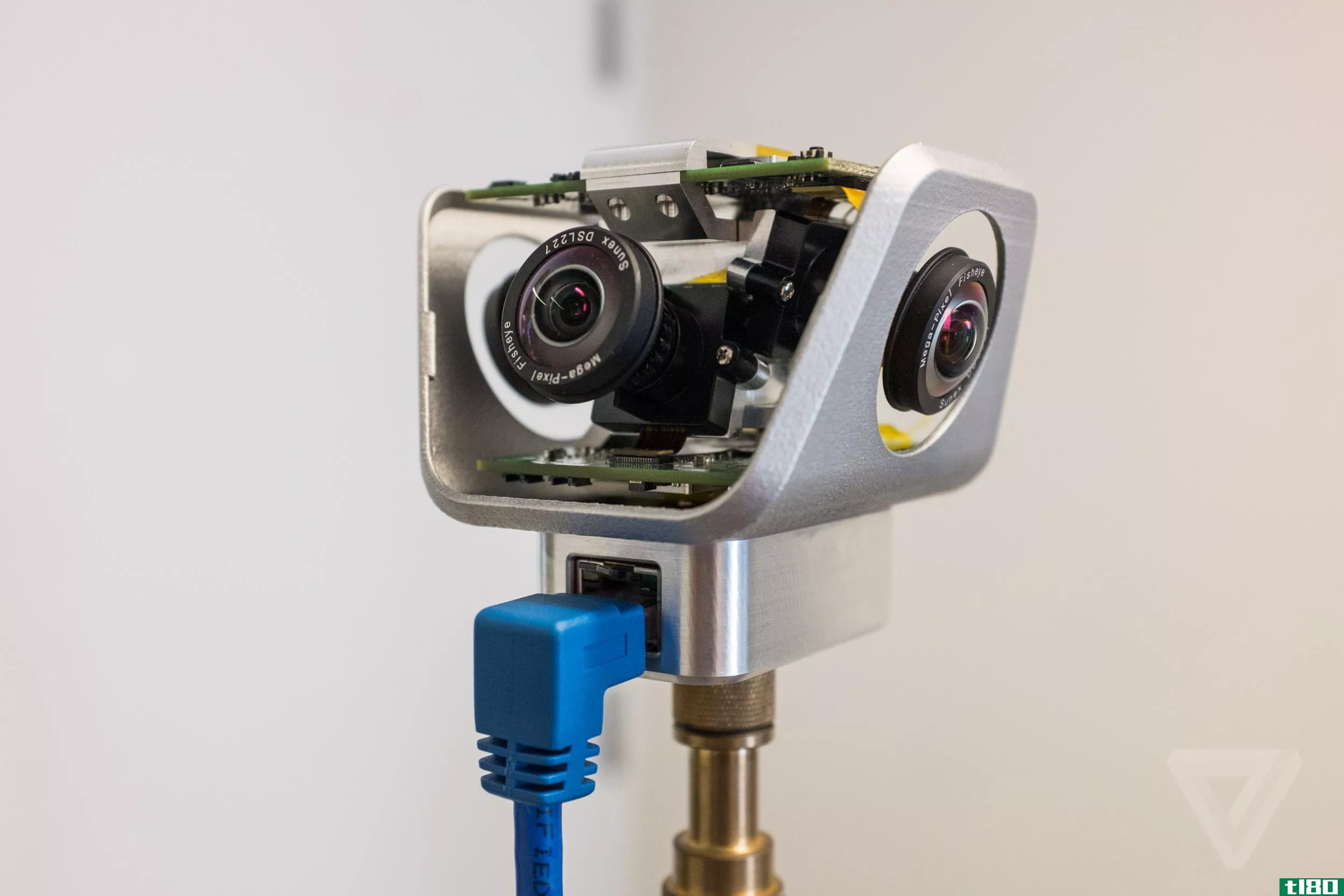 这个小小的摄像设备可以让直播虚拟现实变得既便宜又简单